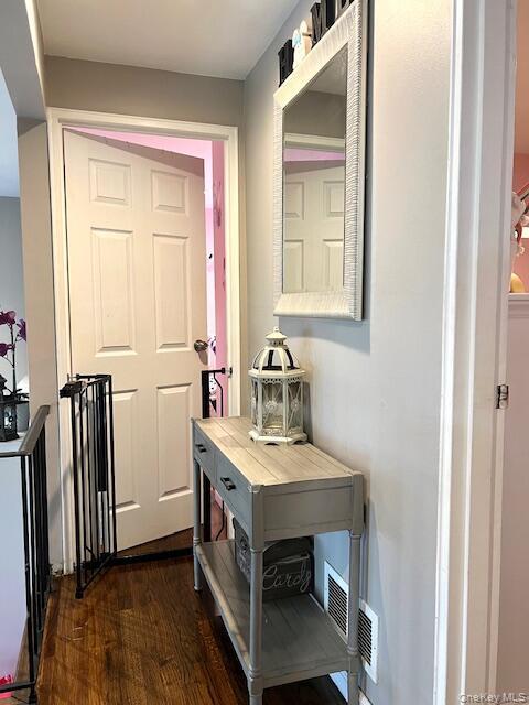 #10 photo, 1300 Race Avenue, サフォーク郡 Medford , NY 11763