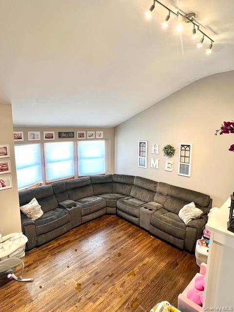 #3 photo, 1300 Race Avenue, サフォーク郡 Medford , NY 11763