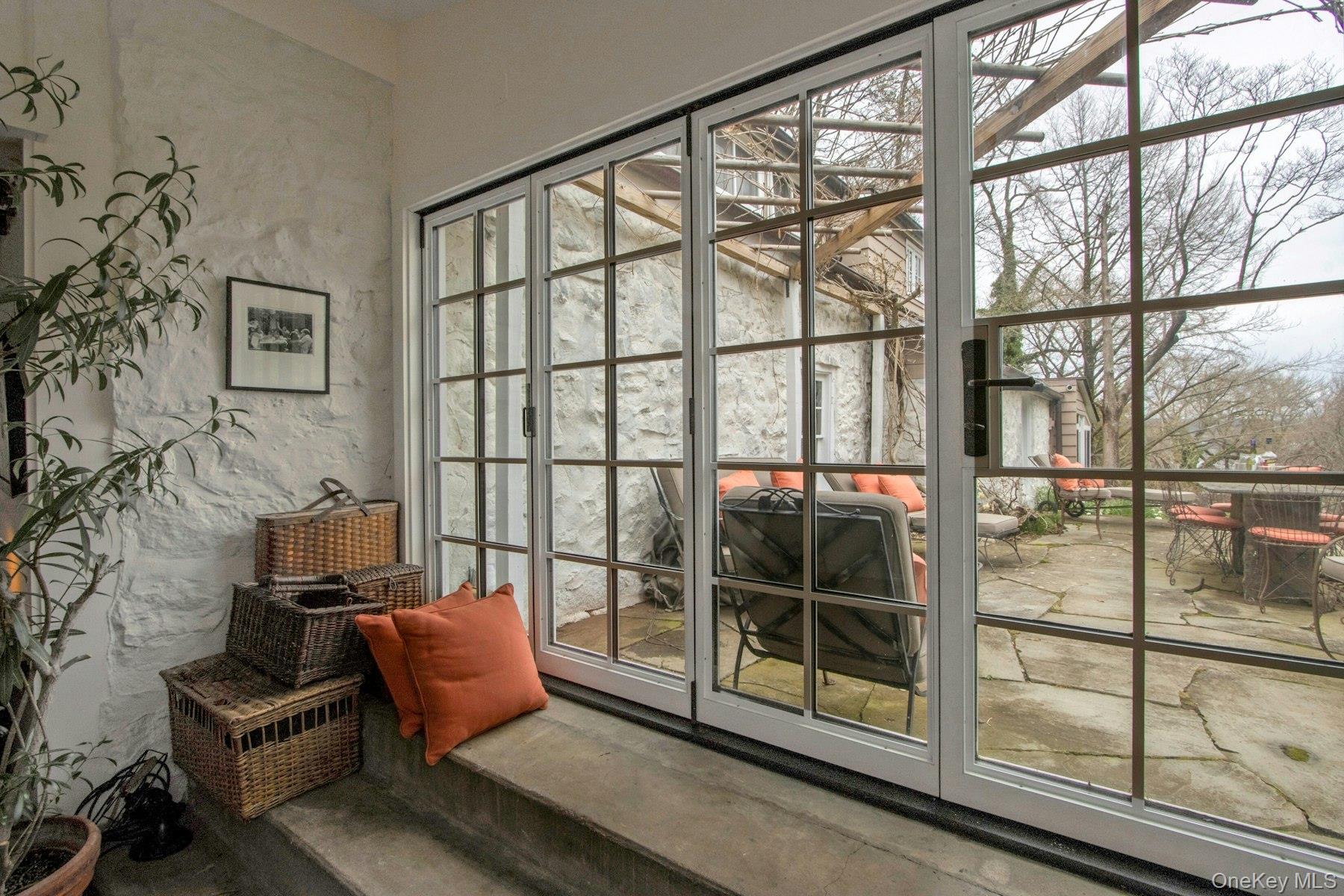 #7 photo, 75 Washington Spring Road, Palisades , NY 10964