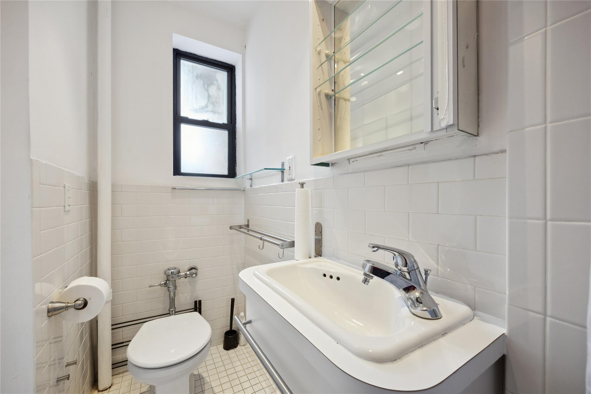 #12 photo, 7211 110th Street, クイーンズ区 Forest Hills , NY 11375