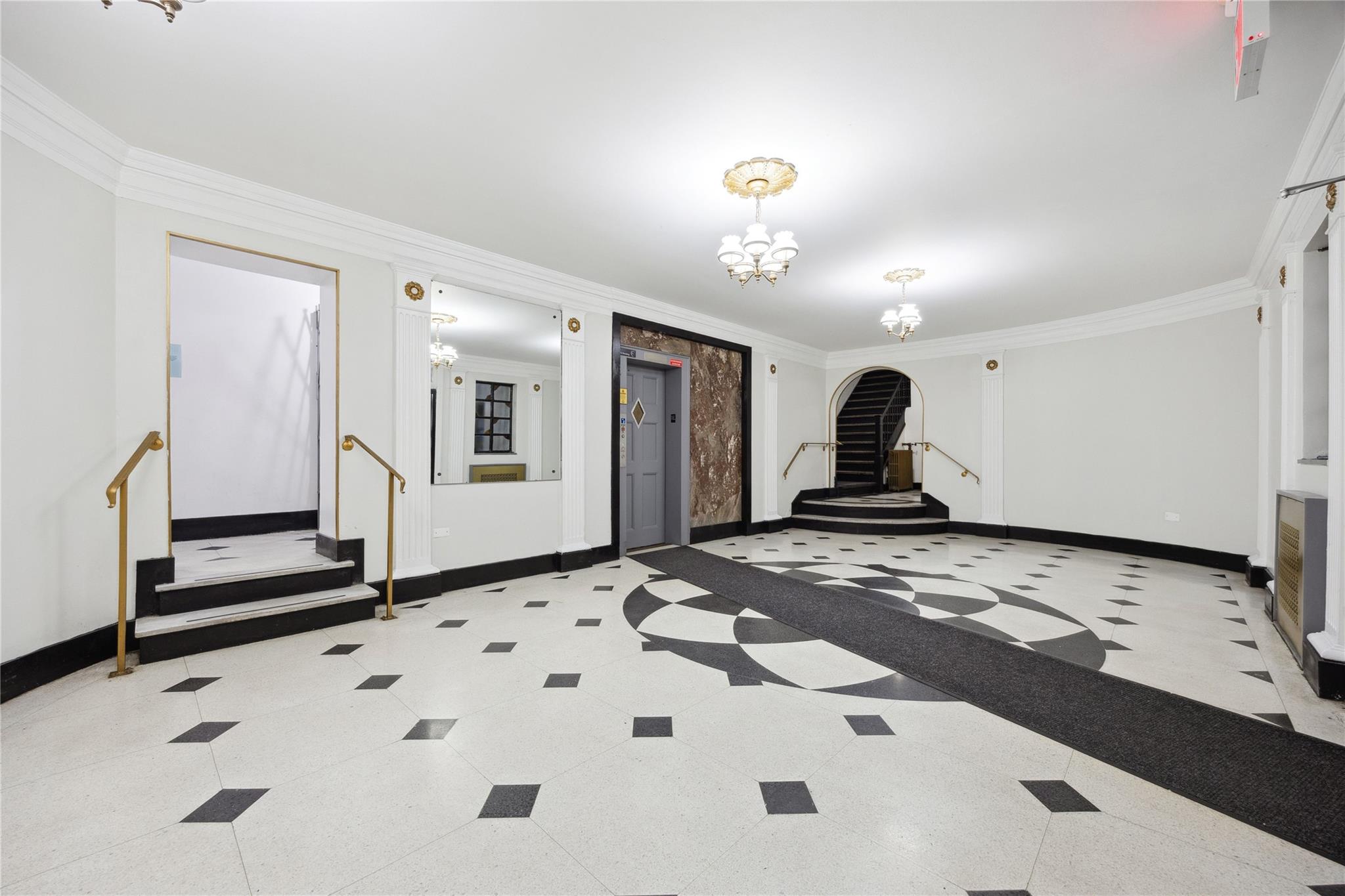 #18 photo, 7211 110th Street, クイーンズ区 Forest Hills , NY 11375