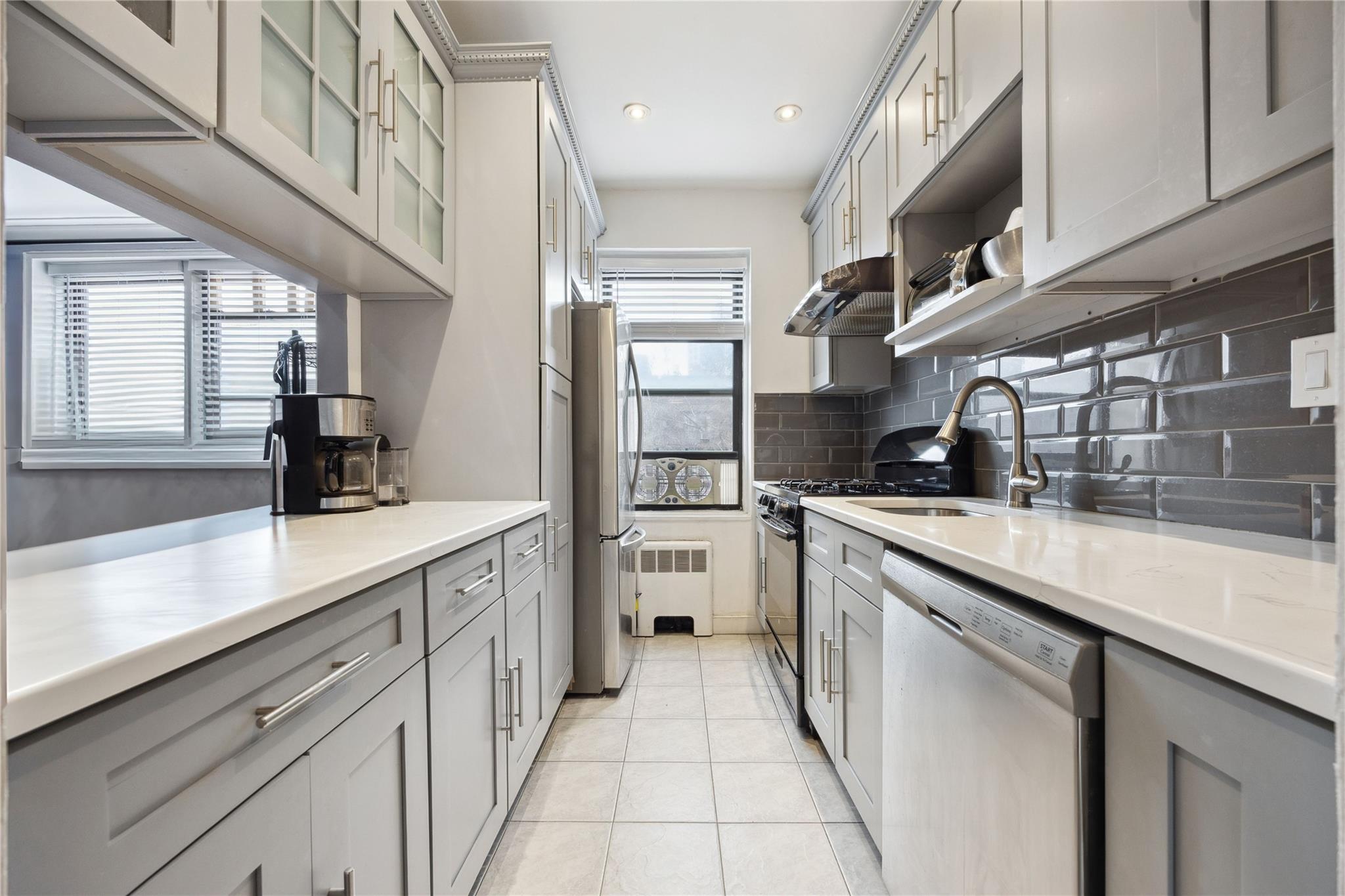 #7 photo, 7211 110th Street, クイーンズ区 Forest Hills , NY 11375