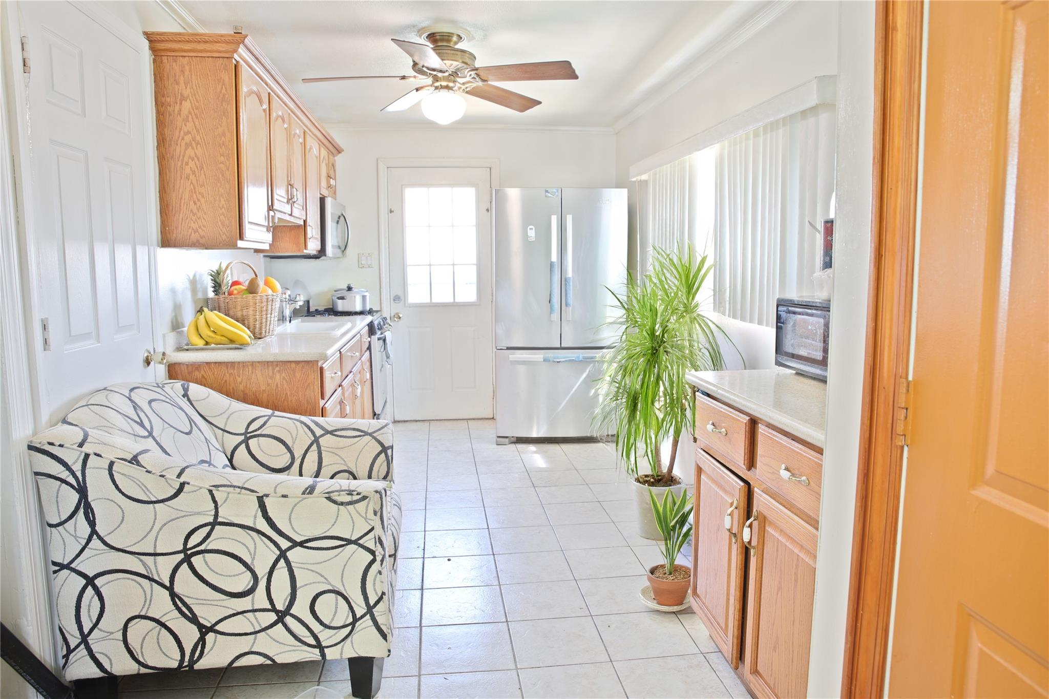 #4 photo, 129 2nd Avenue, サフォーク郡 Brentwood , NY 11717