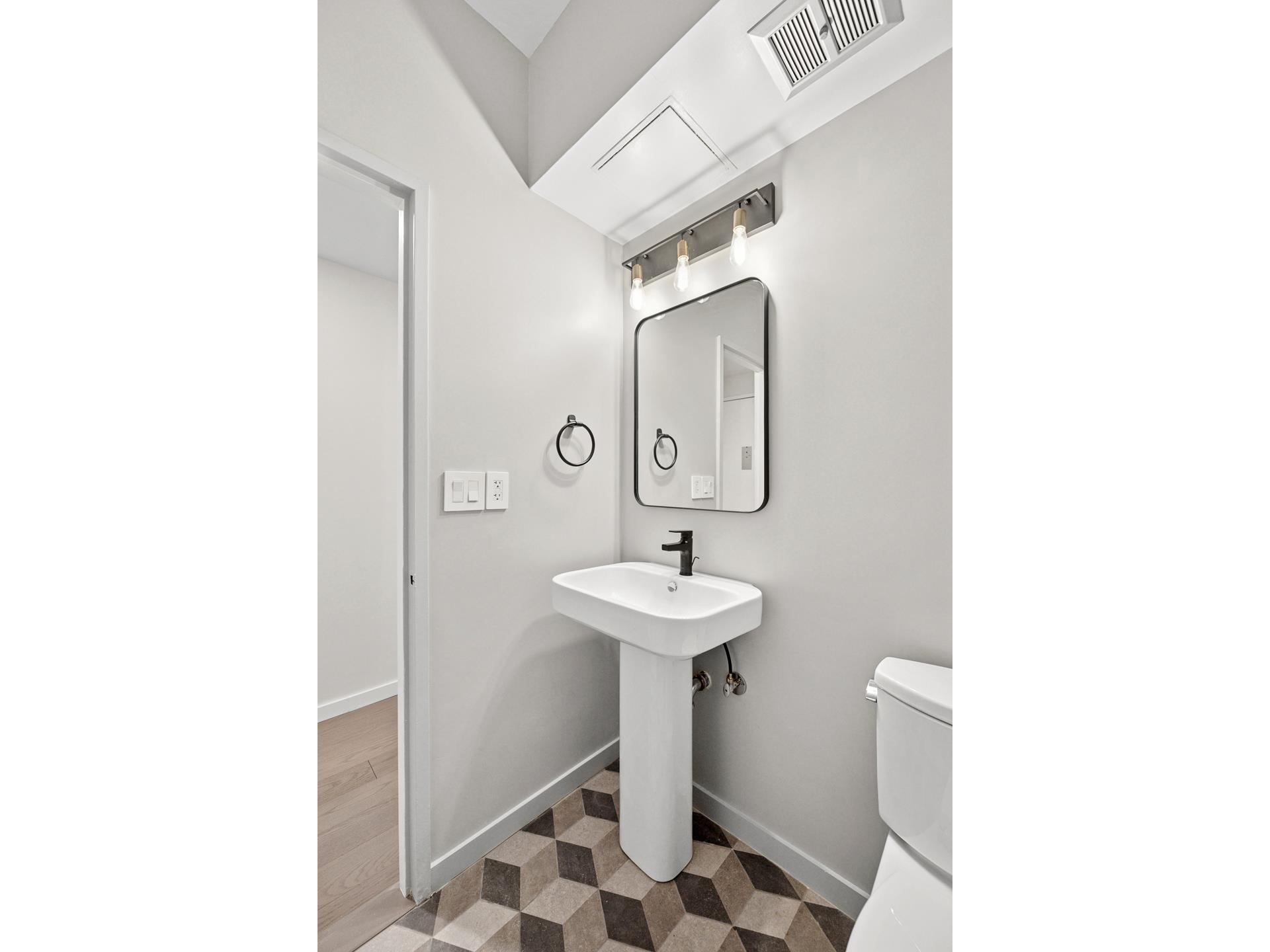 #13 photo, 525 E 80TH Street, マンハッタン Yorkville , NY 10075