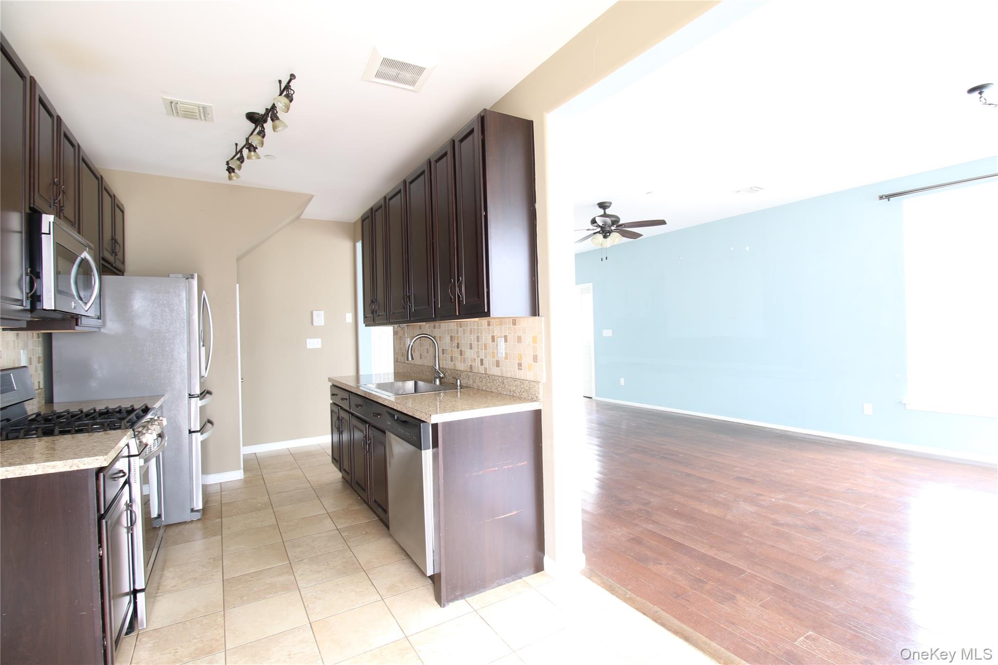 #3 photo, 178 Saltaire Lane, クイーンズ区 Arverne , NY 11692