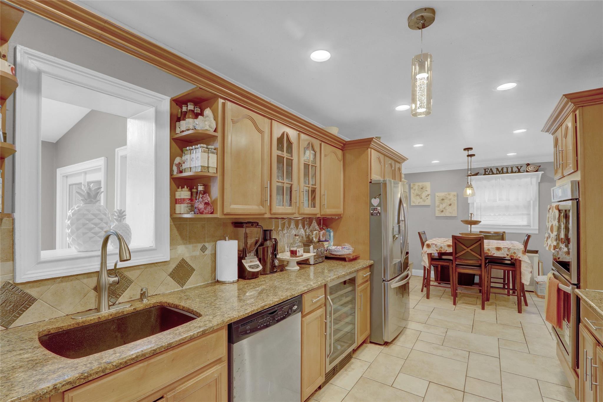 #10 photo, 154 California Avenue, ناسو Freeport , NY 11520