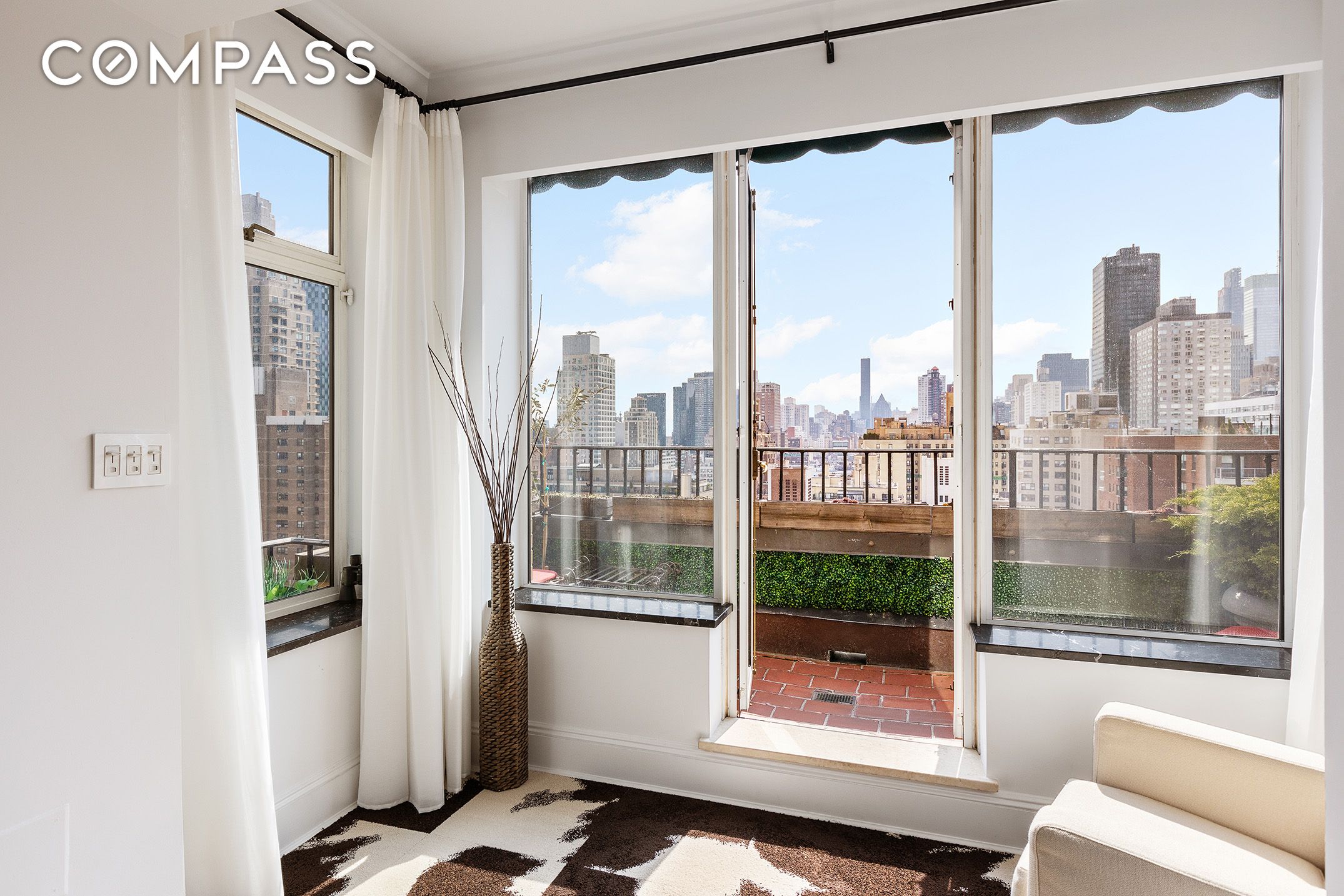 #4 photo, 320 E 72nd Street, マンハッタン Lenox Hill , NY 10021