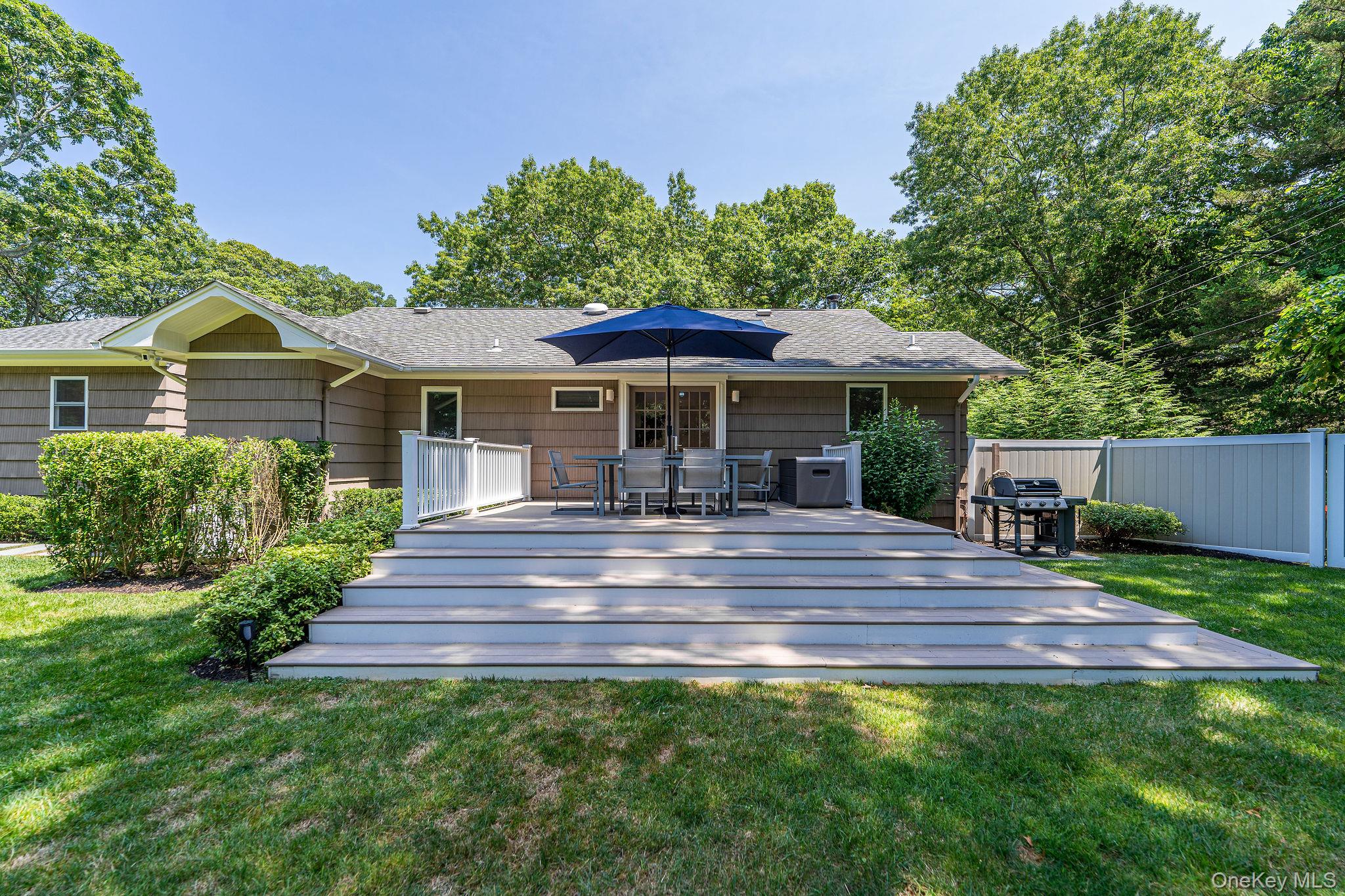 #2 photo, 410 Cedar Drive, サフォーク郡 Mattituck , NY 11952