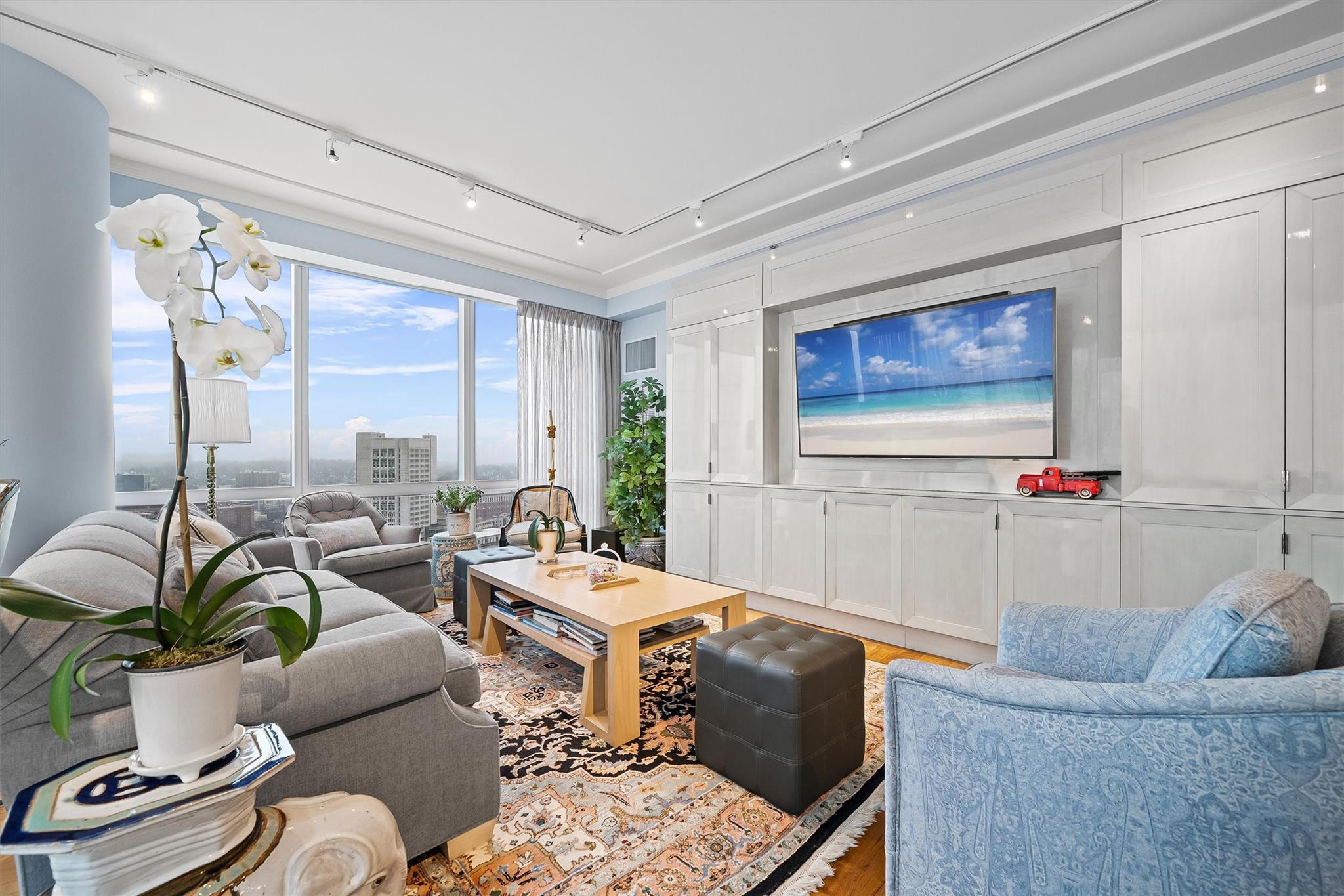 #6 photo, 5 Renaissance Square, White Plains , NY 10601