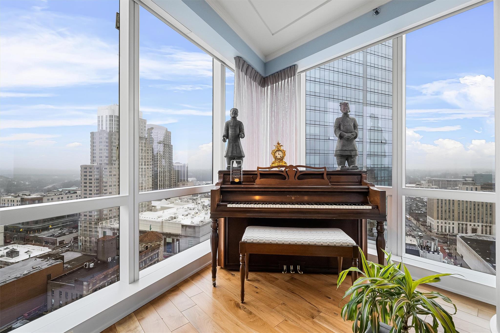 #7 photo, 5 Renaissance Square, White Plains , NY 10601