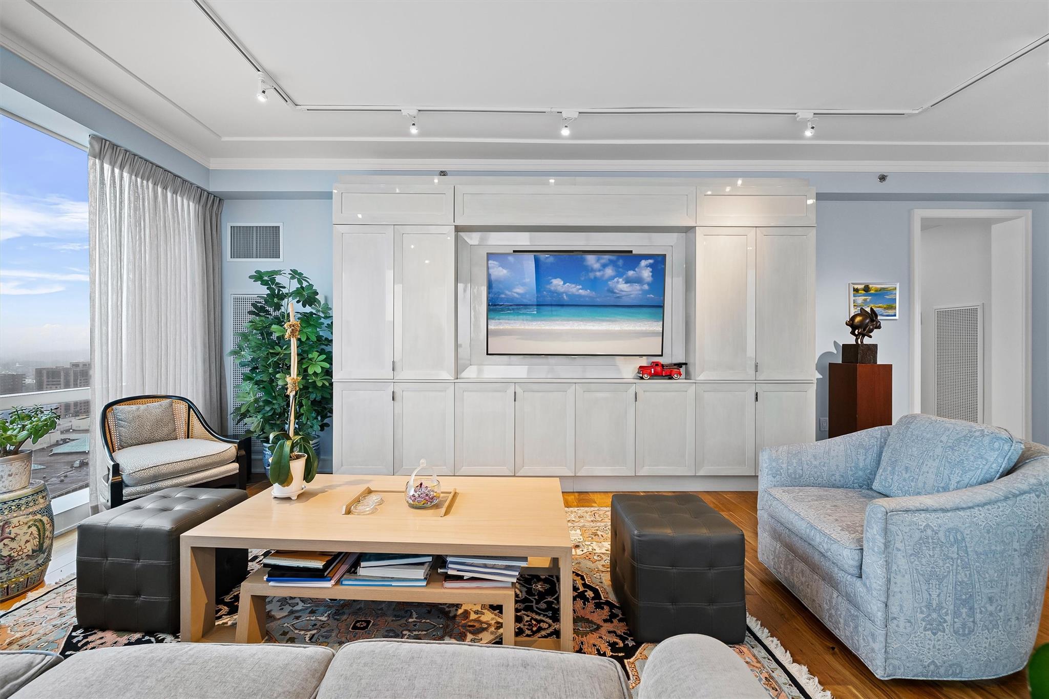 #8 photo, 5 Renaissance Square, White Plains , NY 10601