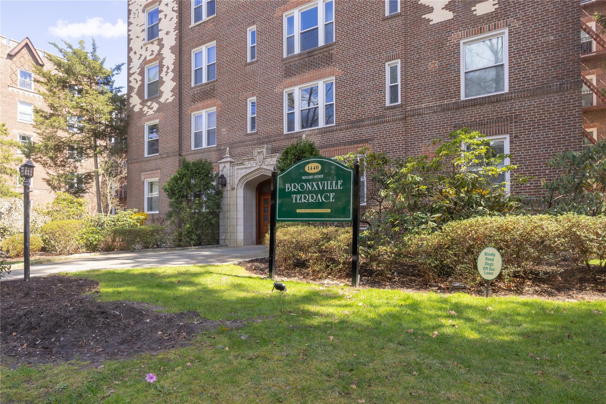 #2 photo, 1440 Midland Avenue, Bronxville , NY 10708