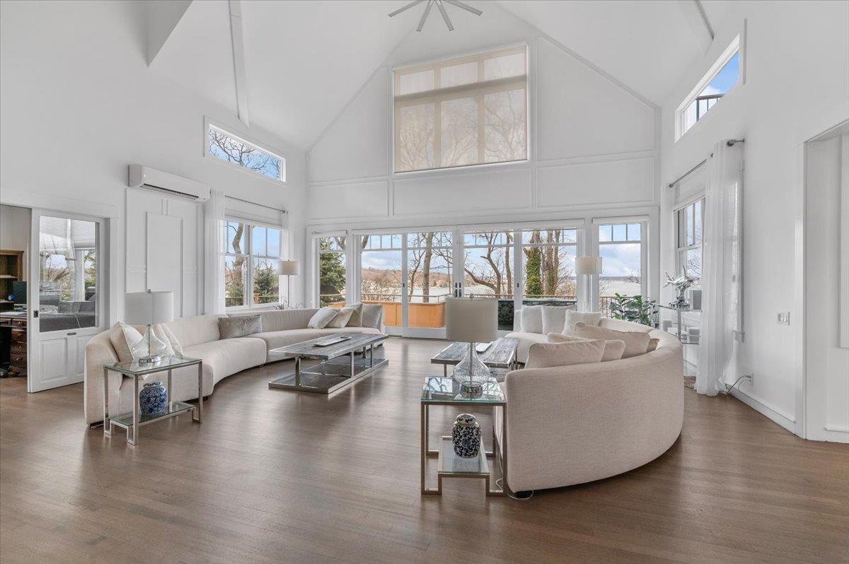 #18 photo, 249 Little Neck Road, サフォーク郡 Centerport , NY 11721