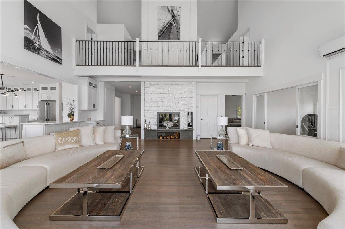 #19 photo, 249 Little Neck Road, サフォーク郡 Centerport , NY 11721