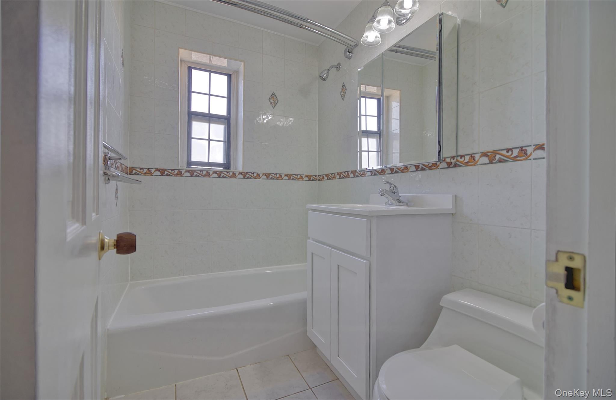 #8 photo, 78-35 147th Street, Kew Garden Hills , NY 11367