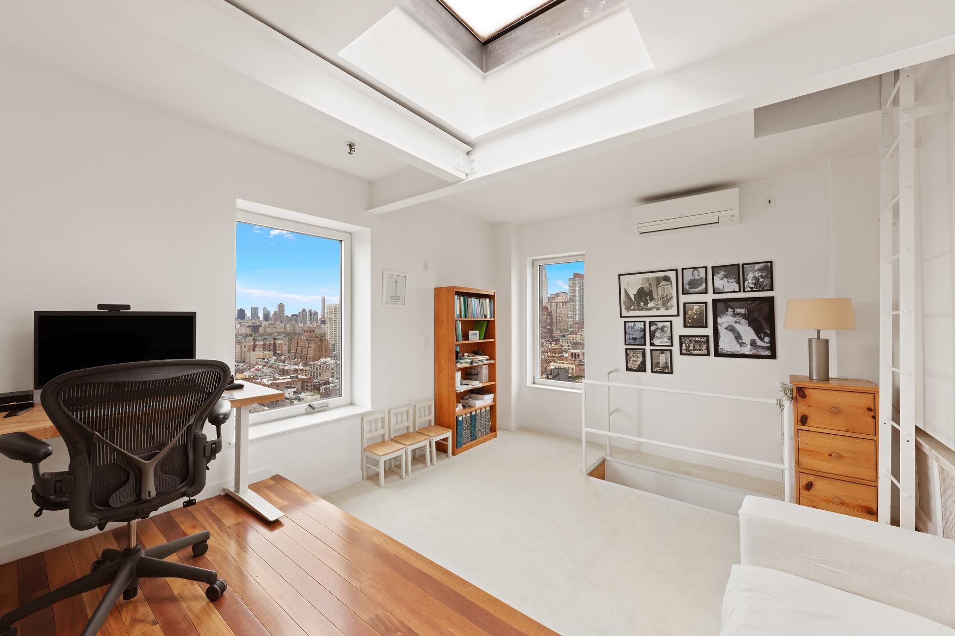 #11 photo, 2166 BROADWAY, マンハッタン Upper West Side , NY 10024