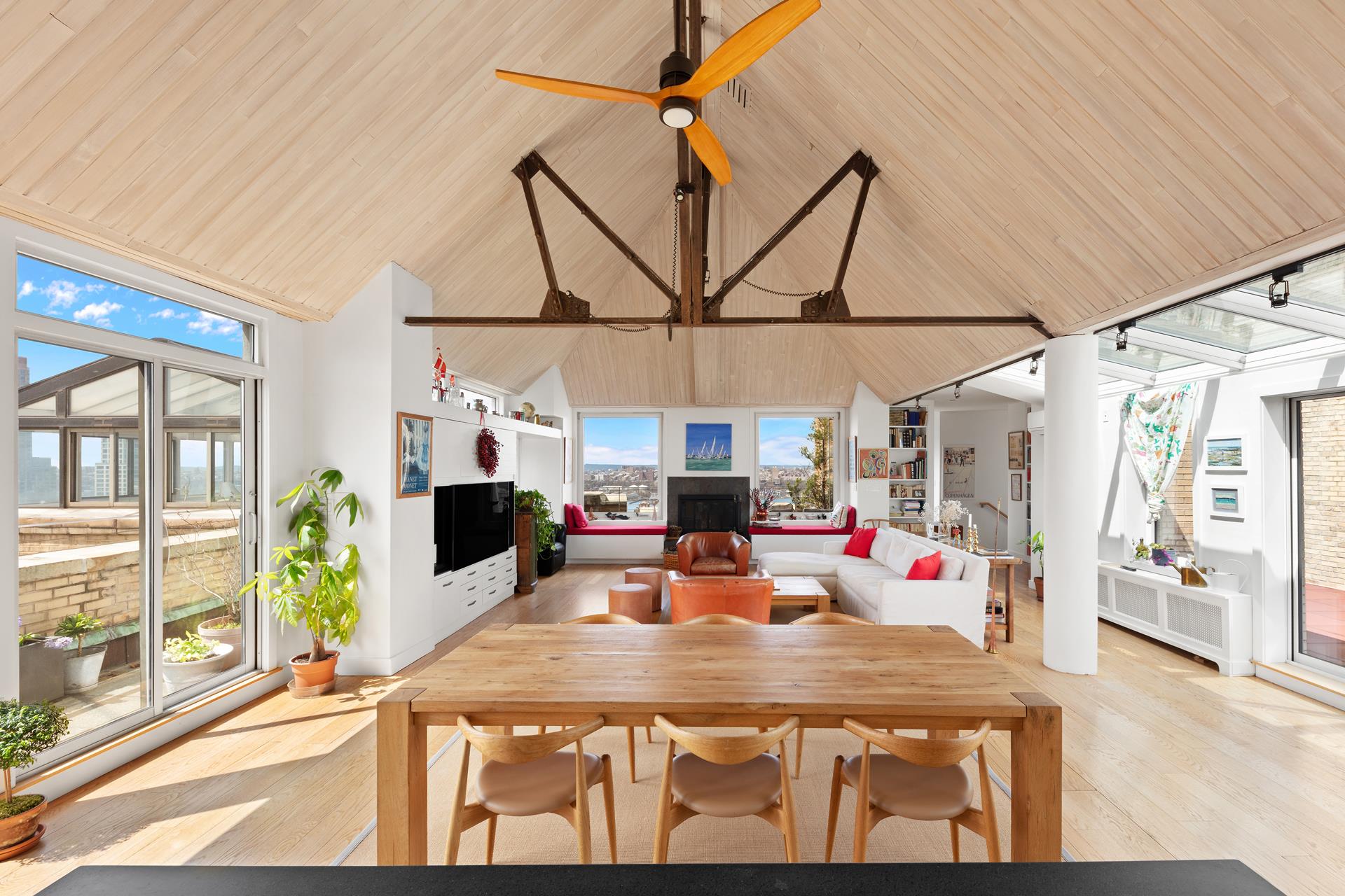 #13 photo, 2166 BROADWAY, マンハッタン Upper West Side , NY 10024