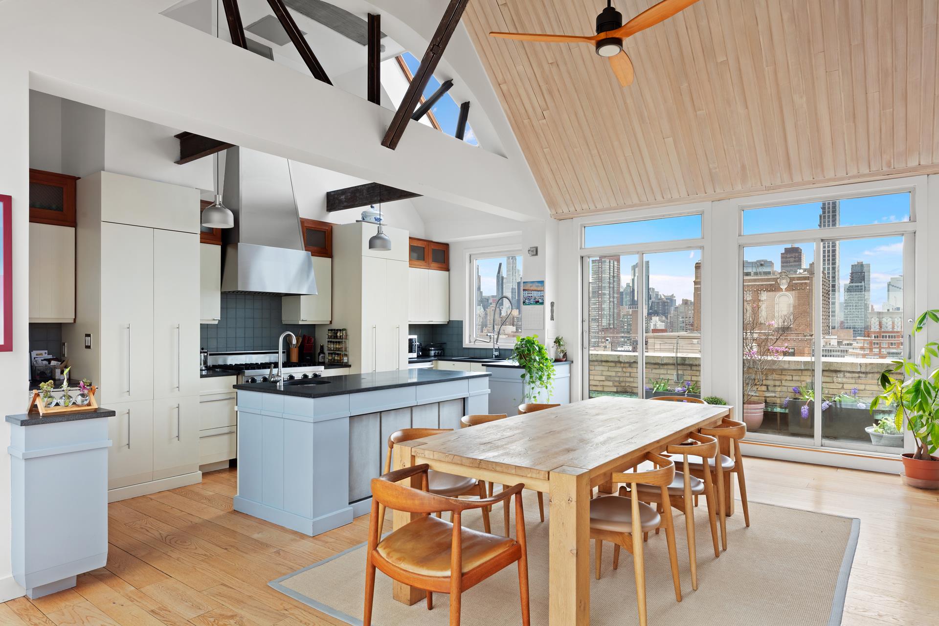 #3 photo, 2166 BROADWAY, マンハッタン Upper West Side , NY 10024