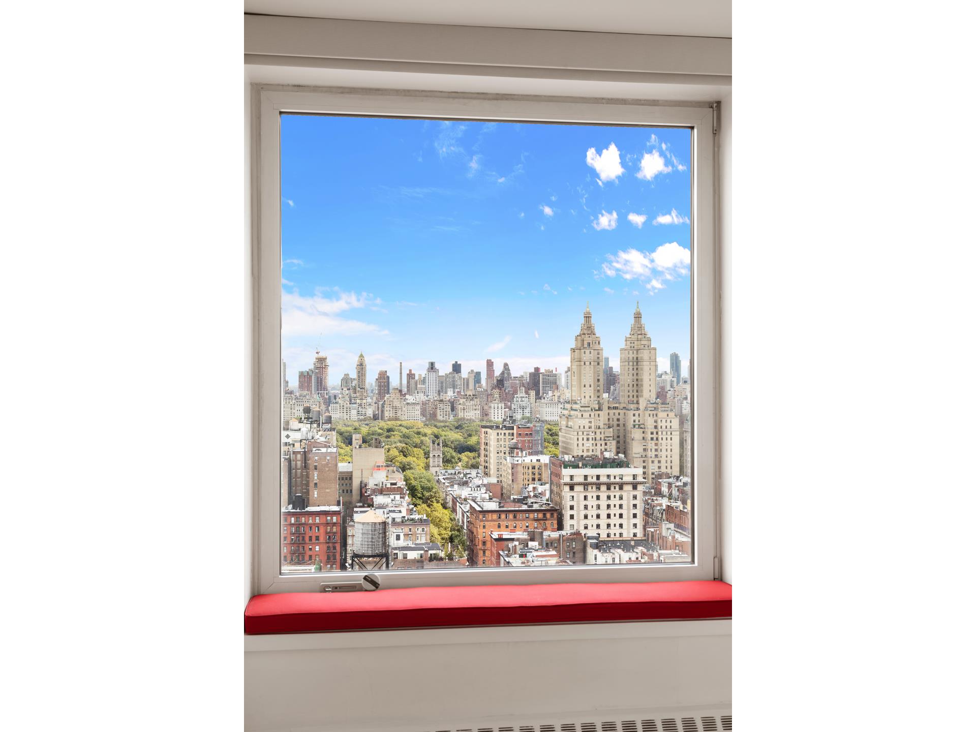 #7 photo, 2166 BROADWAY, マンハッタン Upper West Side , NY 10024