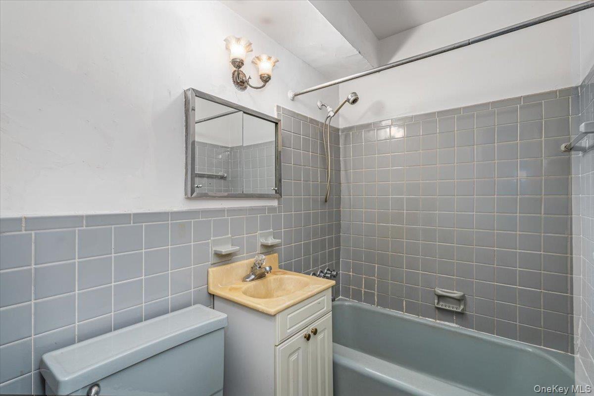 #18 photo, 90-59 56th Avenue, クイーンズ区 Elmhurst , NY 11373