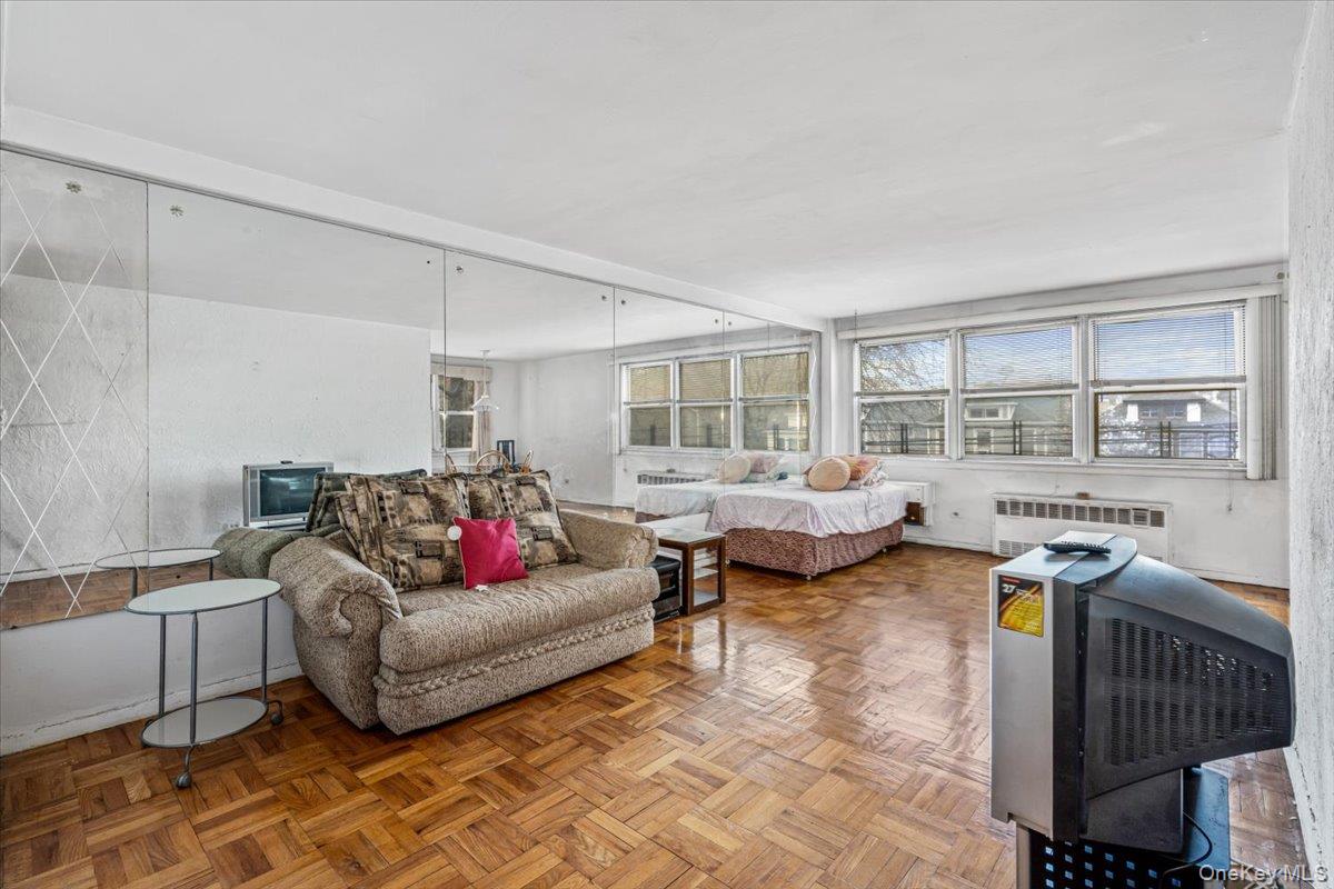 #7 photo, 90-59 56th Avenue, クイーンズ区 Elmhurst , NY 11373