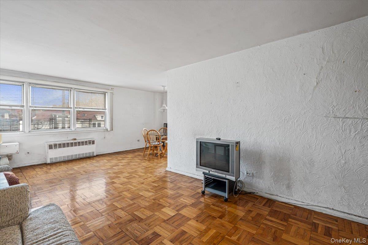 #8 photo, 90-59 56th Avenue, クイーンズ区 Elmhurst , NY 11373