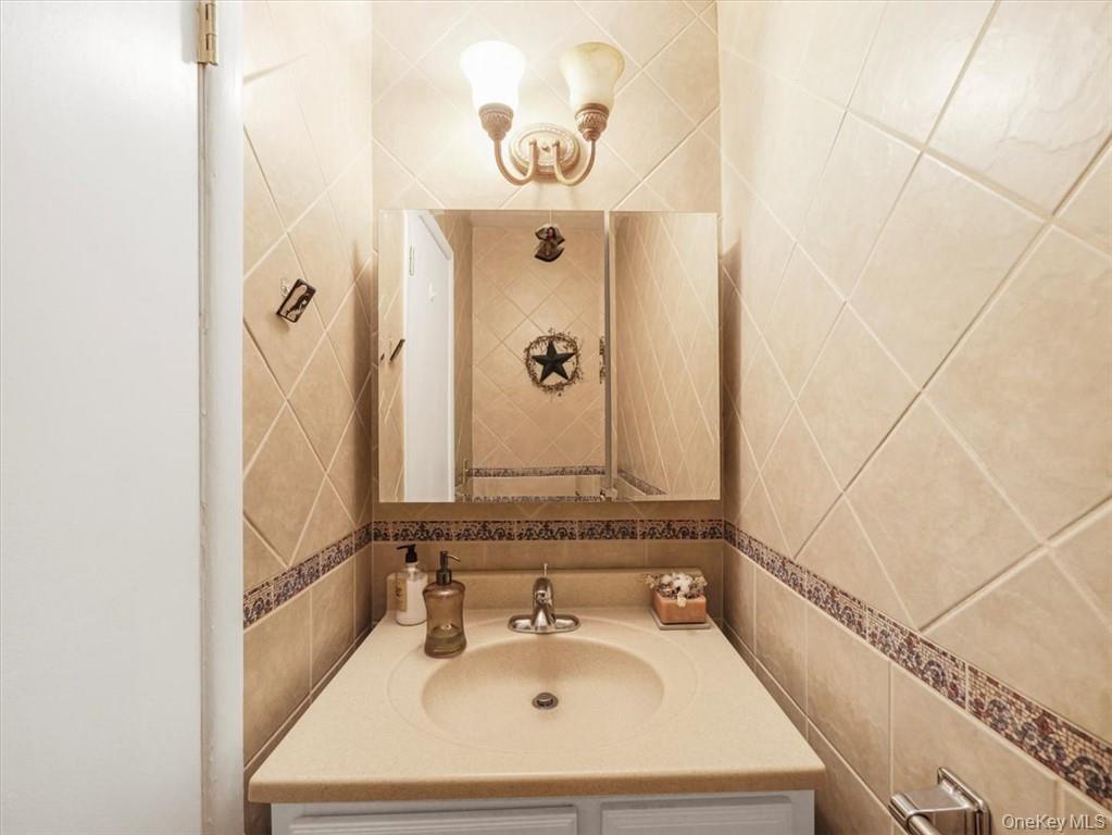 #14 photo, 178 Parkside Drive, Suffern , NY 10901