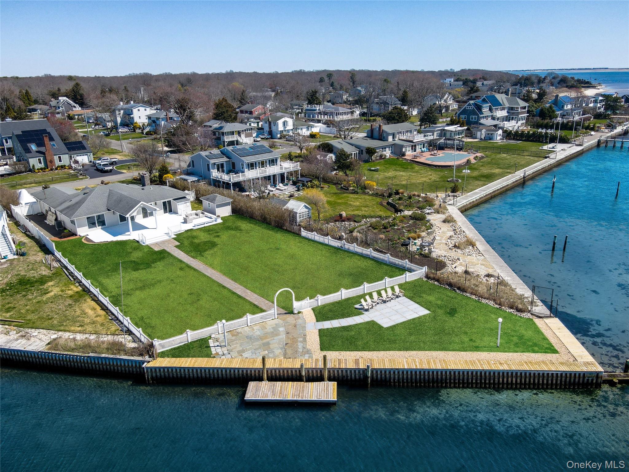 #11 photo, 40 Laura Lee Drive, サフォーク郡 Center Moriches , NY 11934