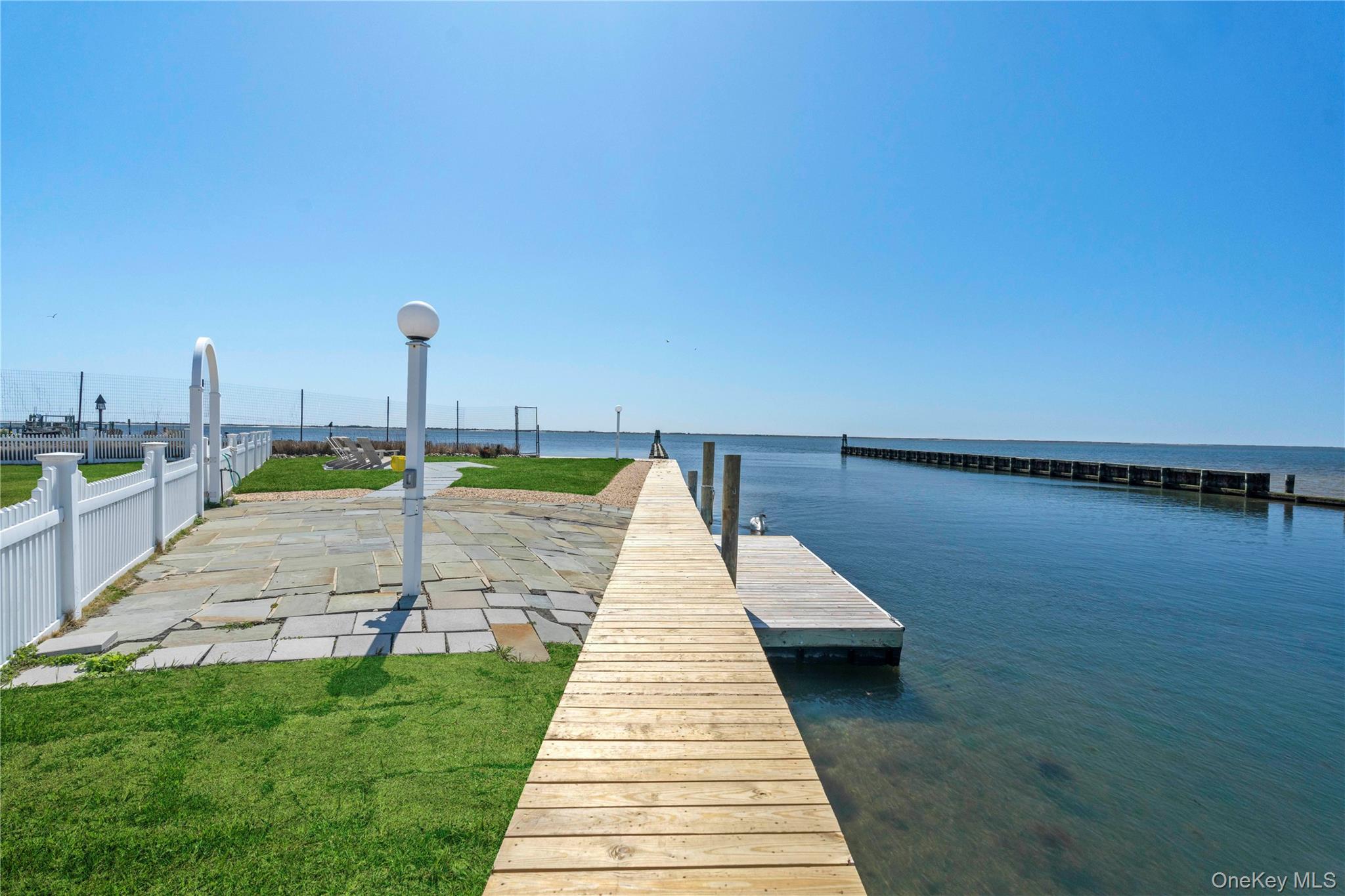 #14 photo, 40 Laura Lee Drive, サフォーク郡 Center Moriches , NY 11934