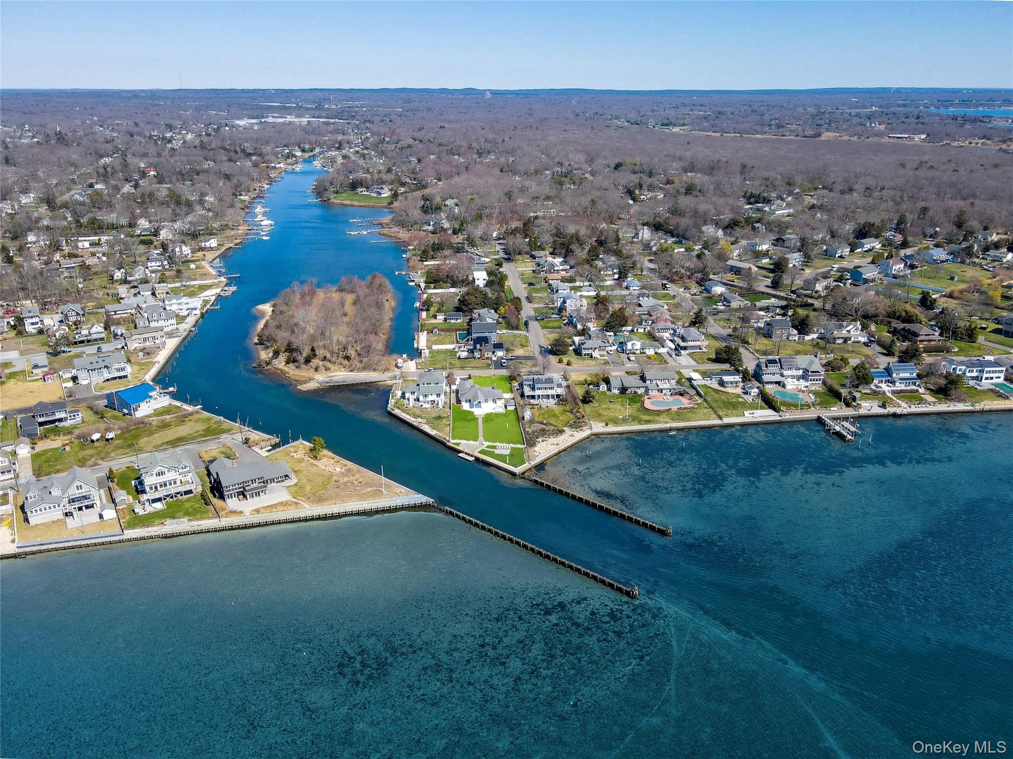 #17 photo, 40 Laura Lee Drive, サフォーク郡 Center Moriches , NY 11934