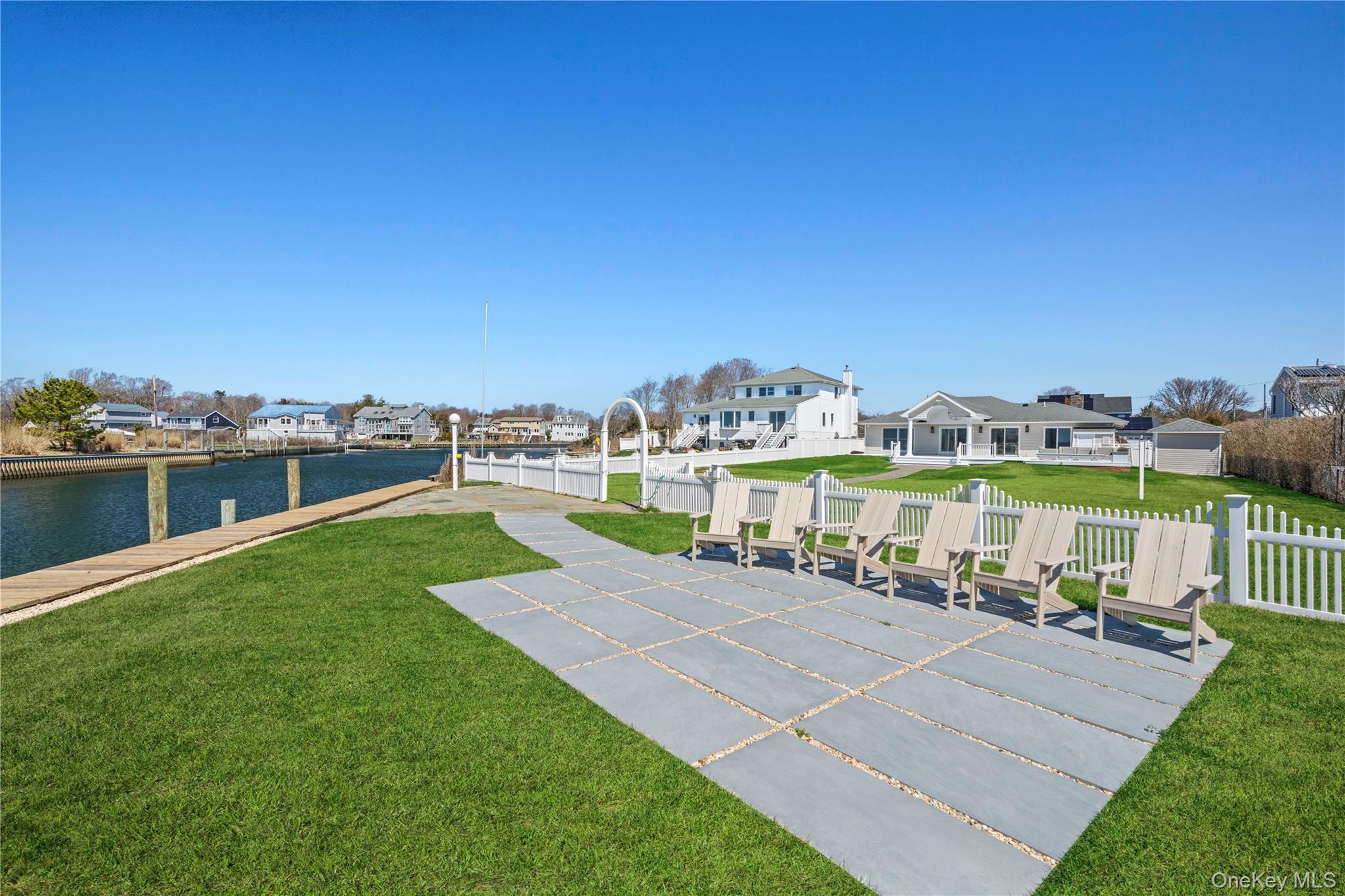 #19 photo, 40 Laura Lee Drive, サフォーク郡 Center Moriches , NY 11934