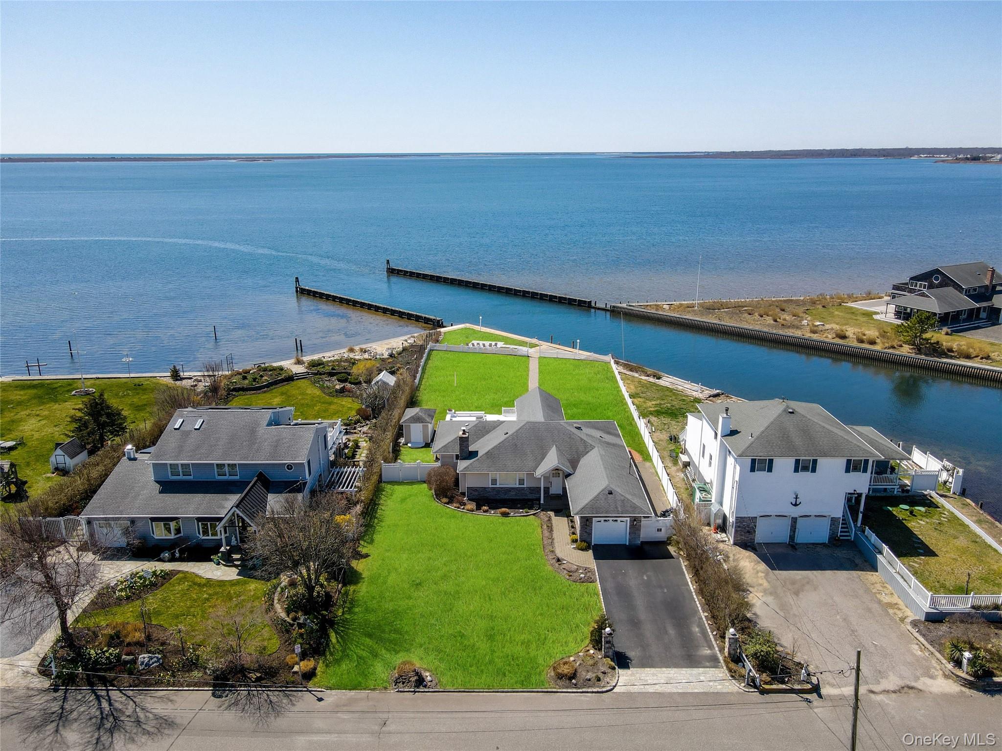 #2 photo, 40 Laura Lee Drive, サフォーク郡 Center Moriches , NY 11934