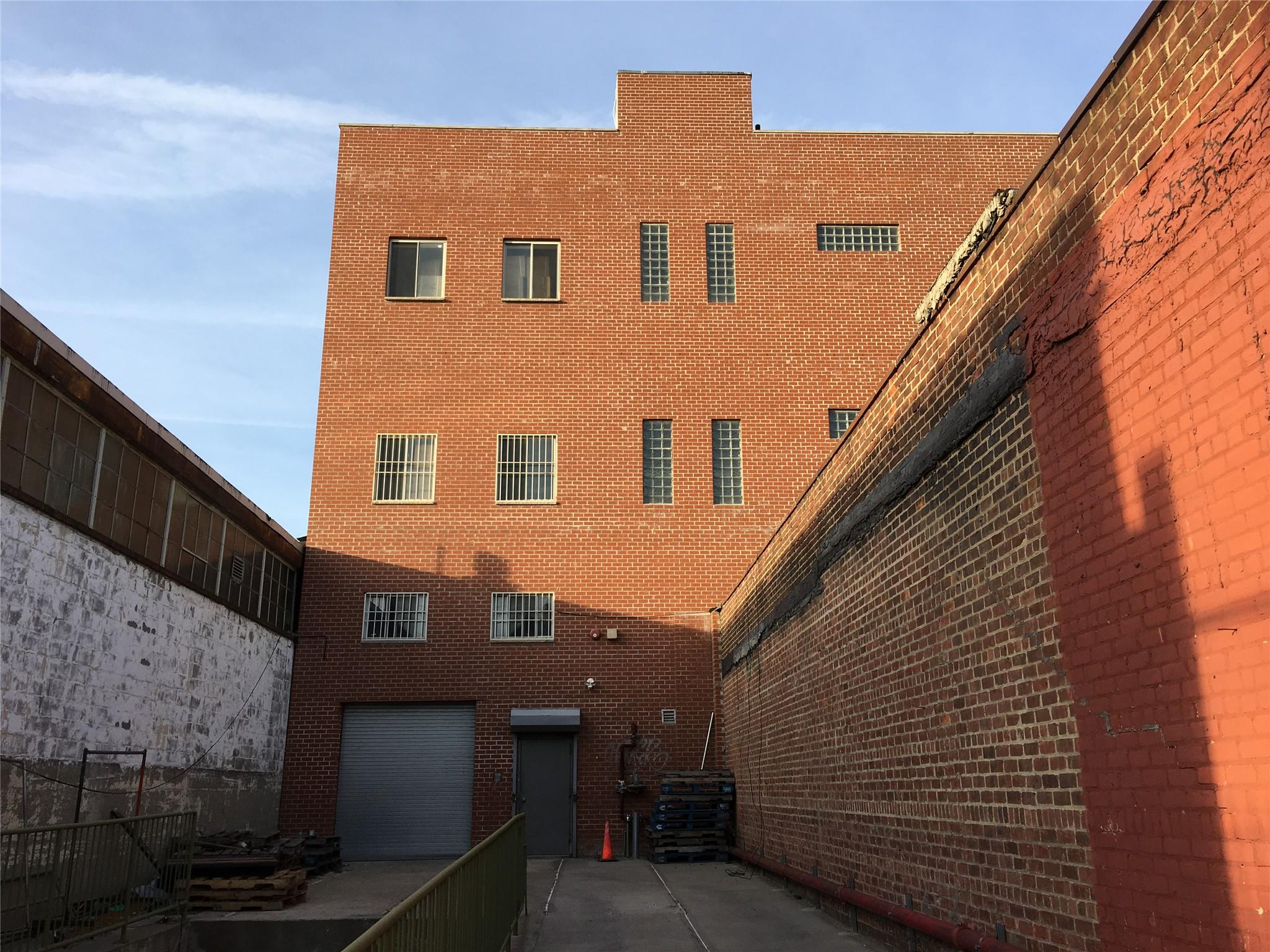 #2 photo, 563 Johnson Avenue, ブルックリン区 Brooklyn , NY 11237