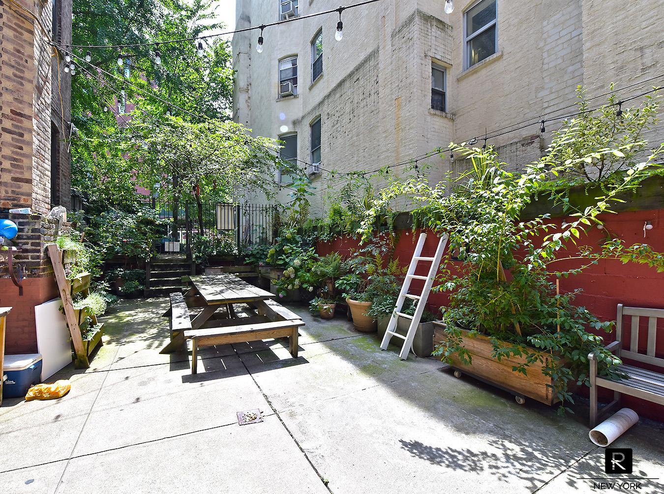 #7 photo, 55 Ave C, 曼哈頓 东村区 East Village , NY 10009