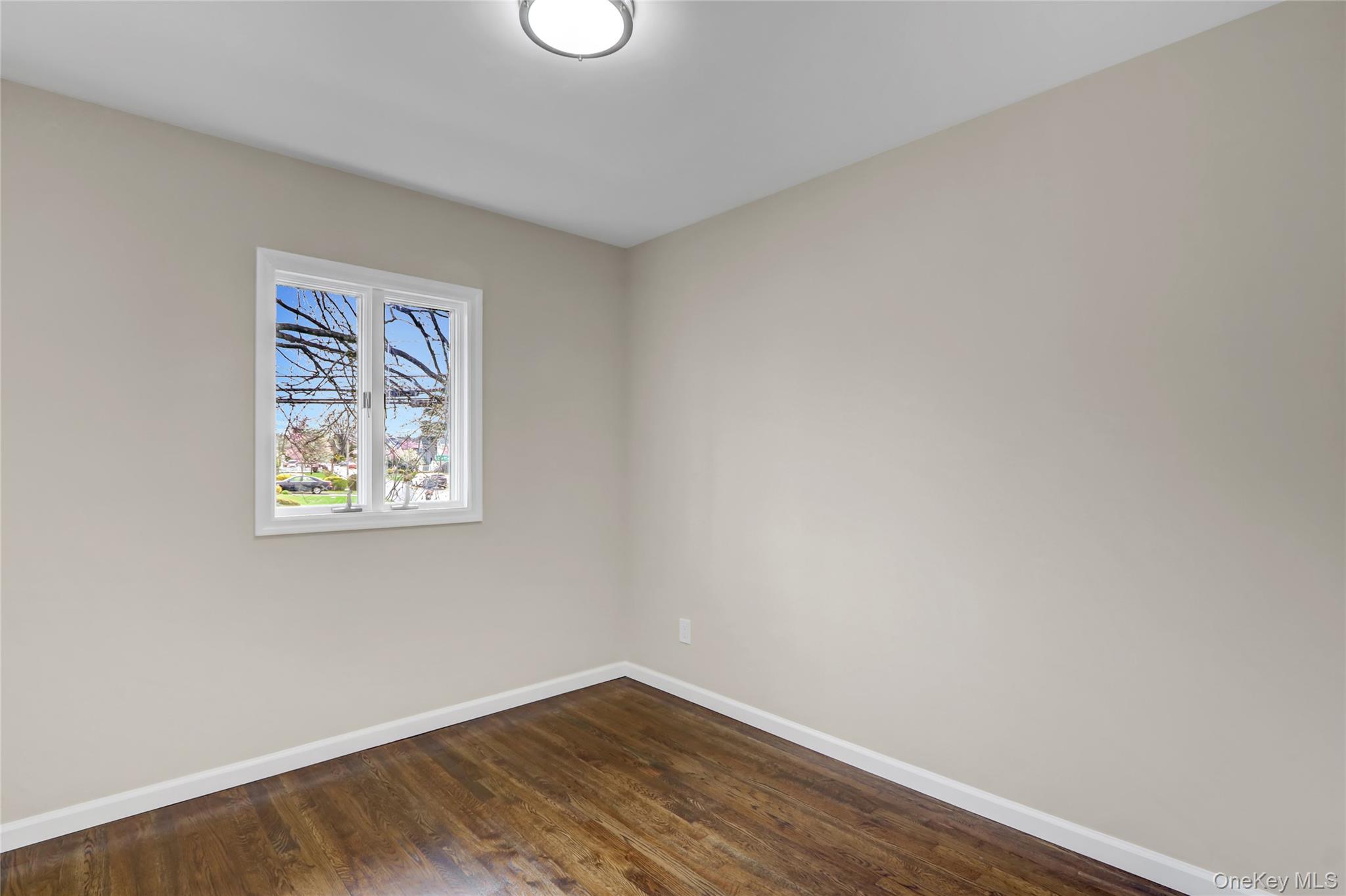 #11 photo, 1580 Little Whaleneck Road, Merrick , NY 11566