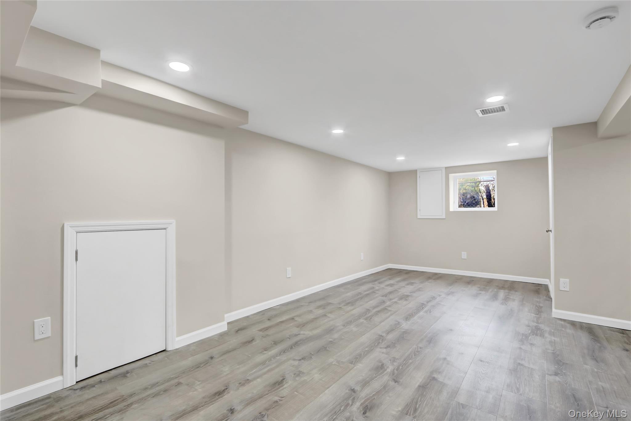 #14 photo, 1580 Little Whaleneck Road, Merrick , NY 11566