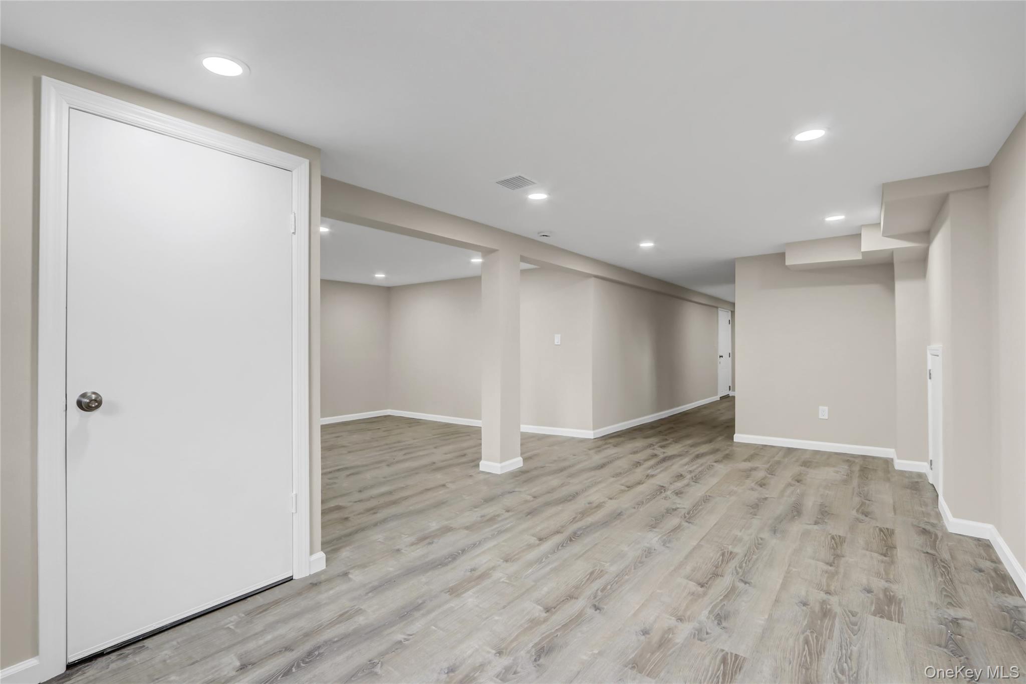 #17 photo, 1580 Little Whaleneck Road, Merrick , NY 11566