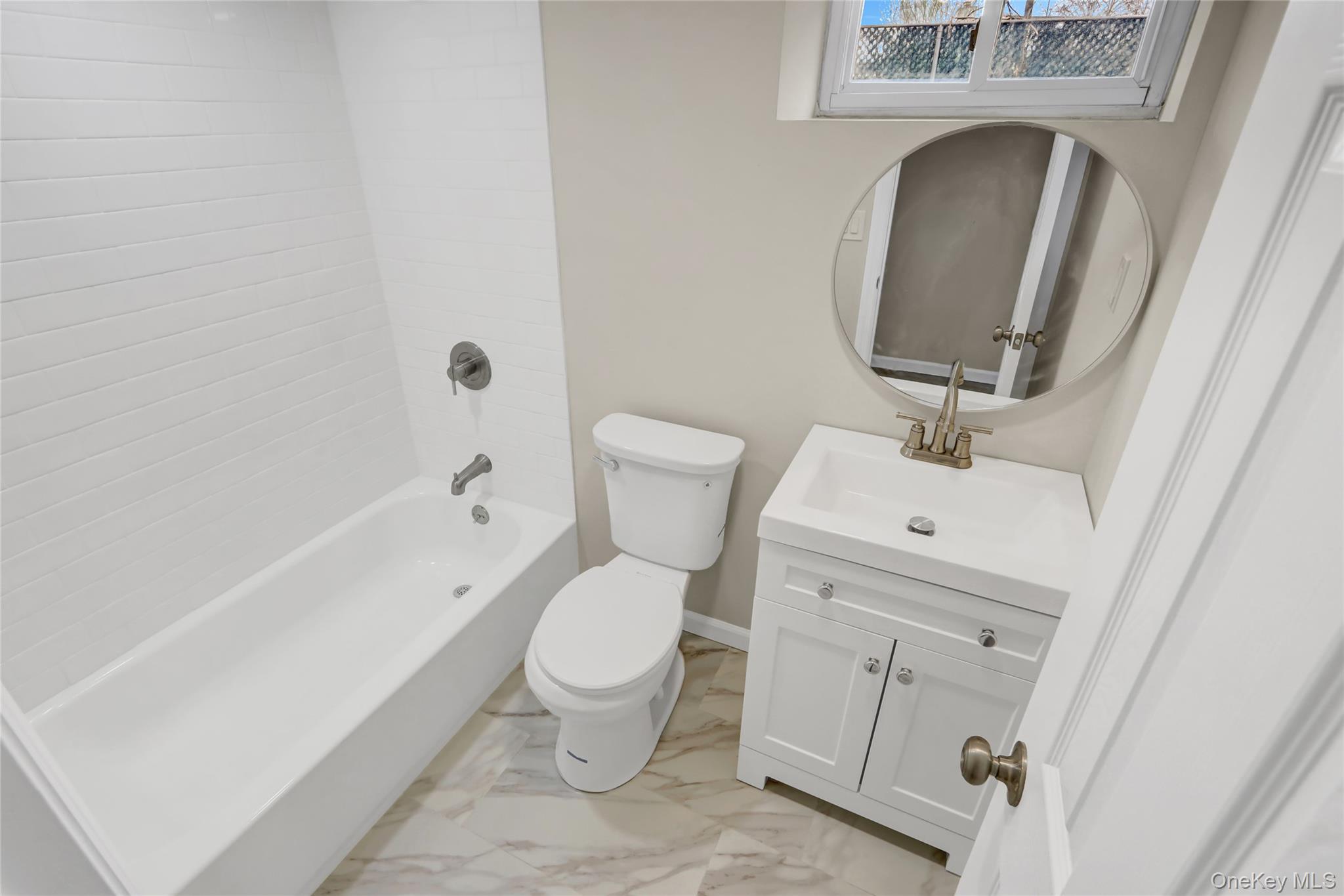 #18 photo, 1580 Little Whaleneck Road, Merrick , NY 11566