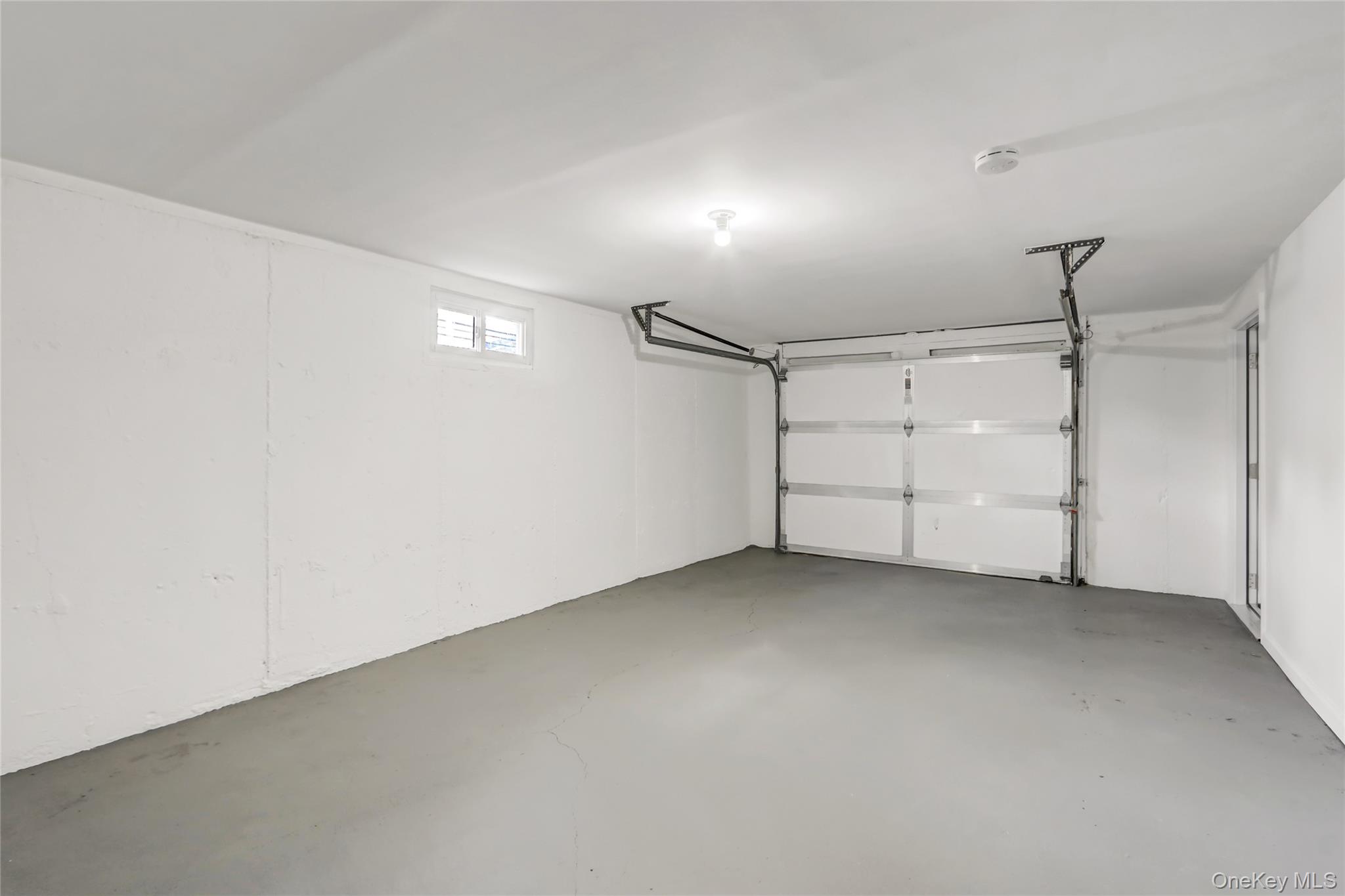 #19 photo, 1580 Little Whaleneck Road, Merrick , NY 11566