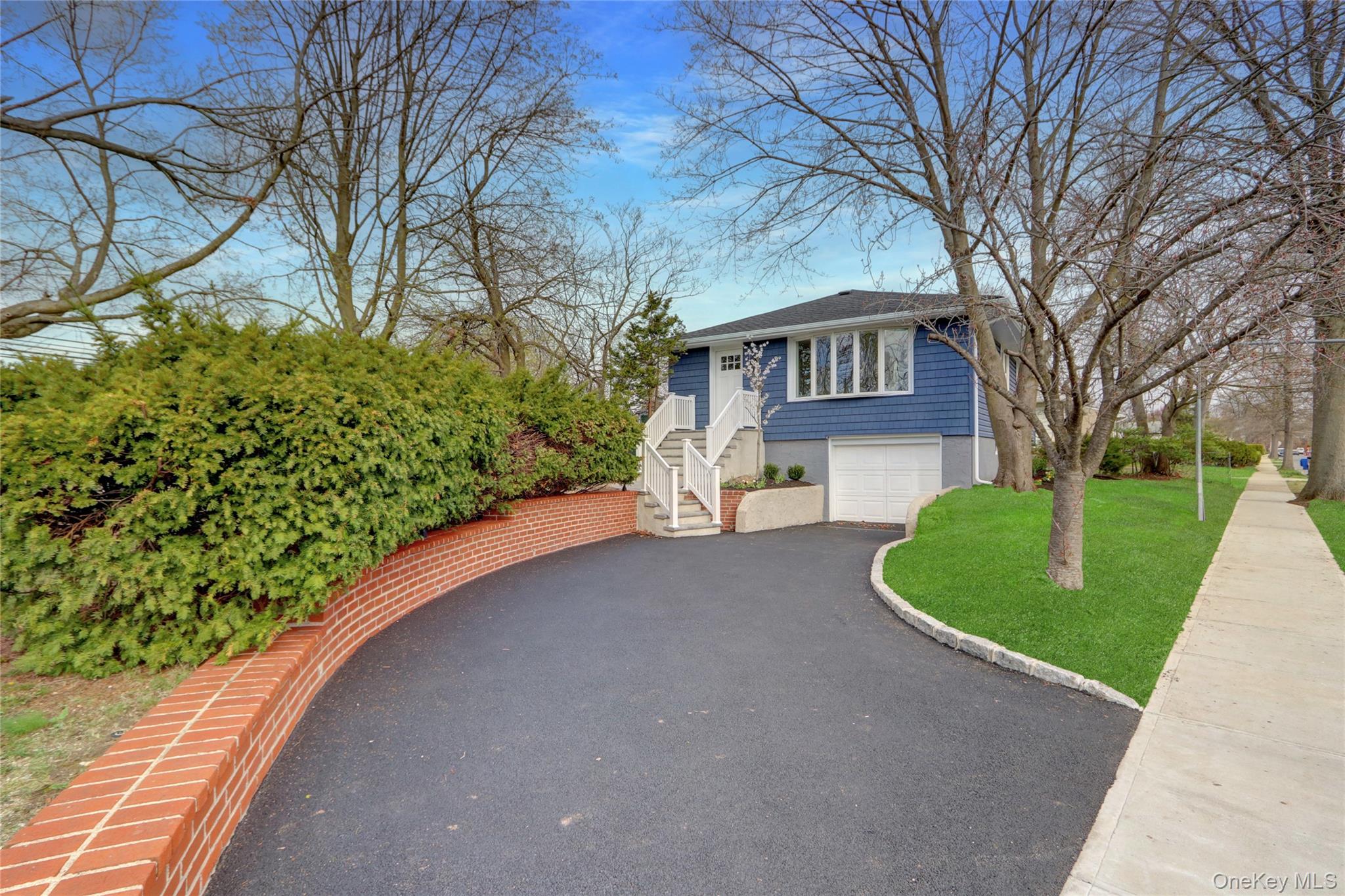 #2 photo, 1580 Little Whaleneck Road, Merrick , NY 11566