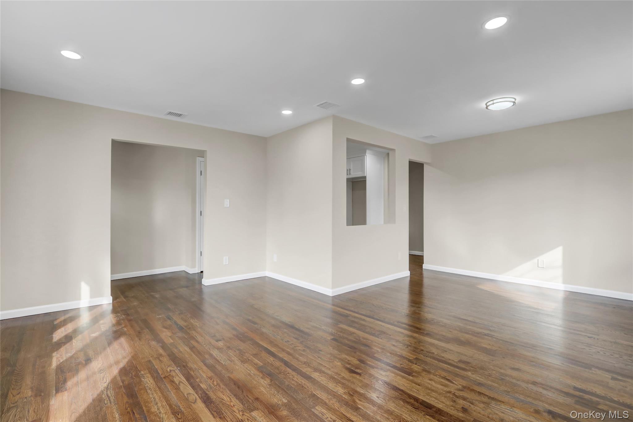 #5 photo, 1580 Little Whaleneck Road, Merrick , NY 11566