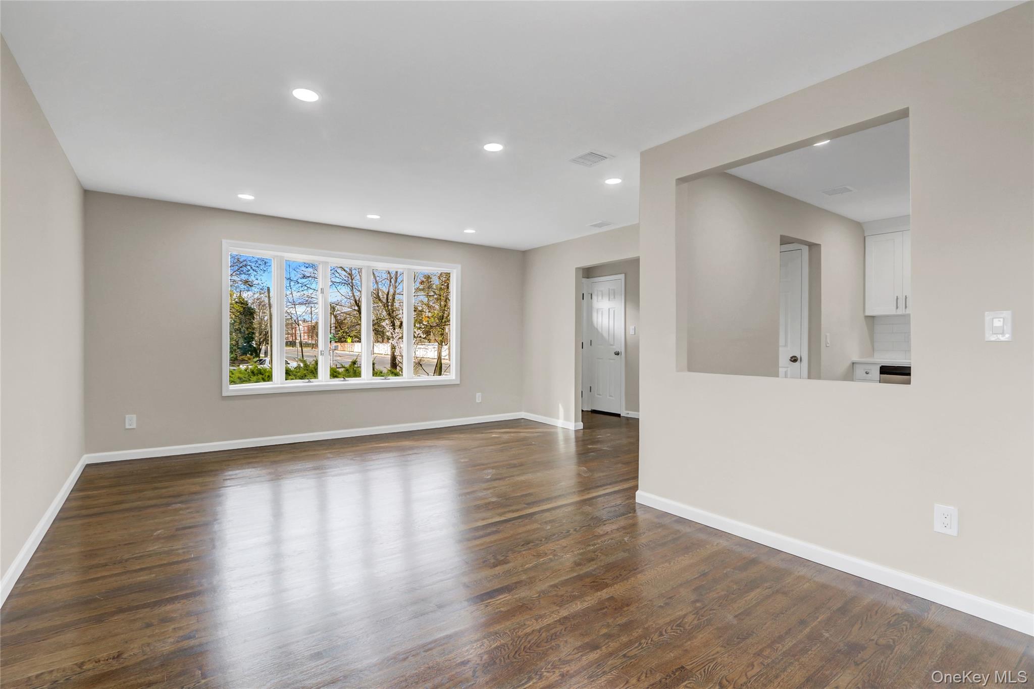 #6 photo, 1580 Little Whaleneck Road, Merrick , NY 11566