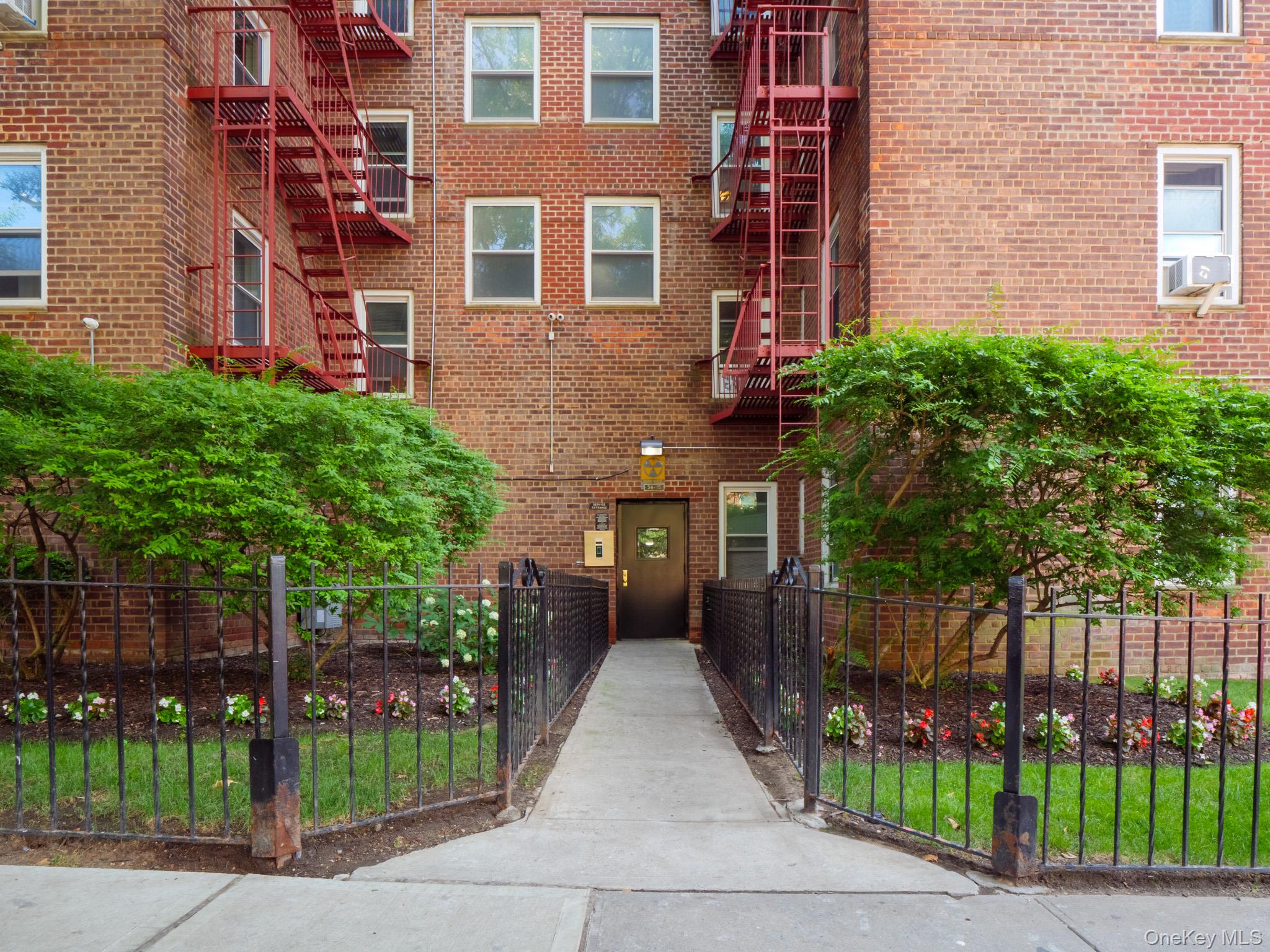 #12 photo, 34-15 74th Street, クイーンズ区 Jackson Heights , NY 11372