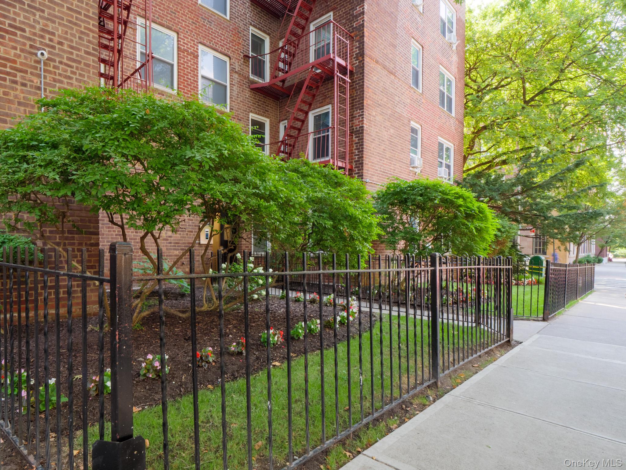 #13 photo, 34-15 74th Street, クイーンズ区 Jackson Heights , NY 11372