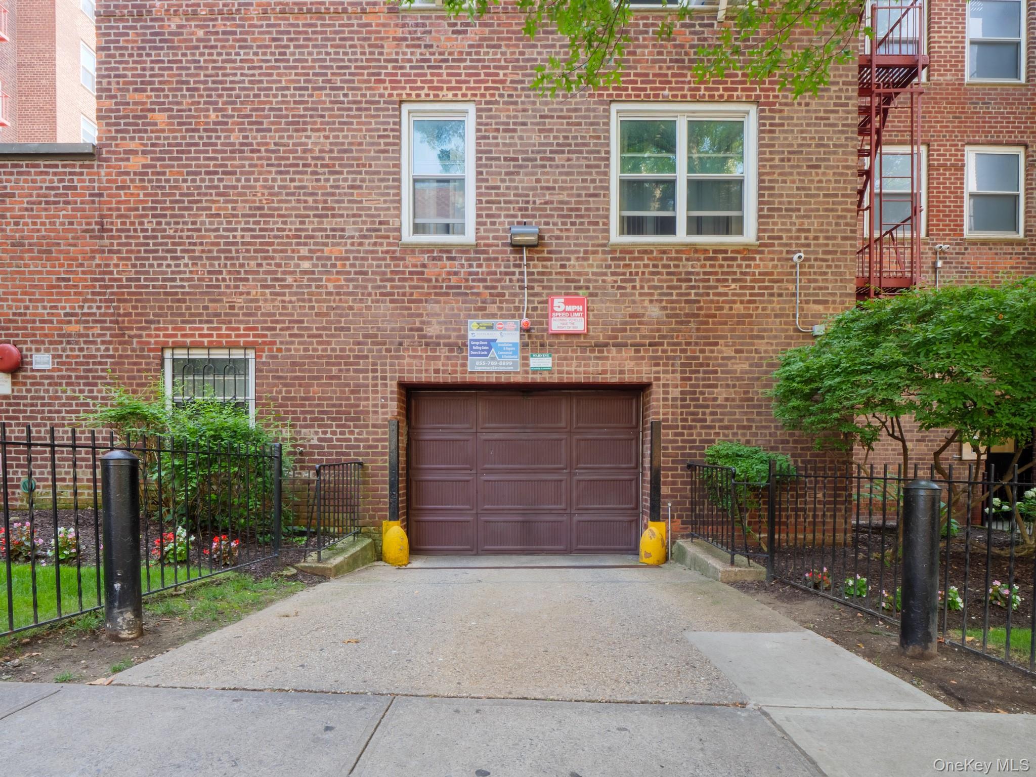 #14 photo, 34-15 74th Street, クイーンズ区 Jackson Heights , NY 11372