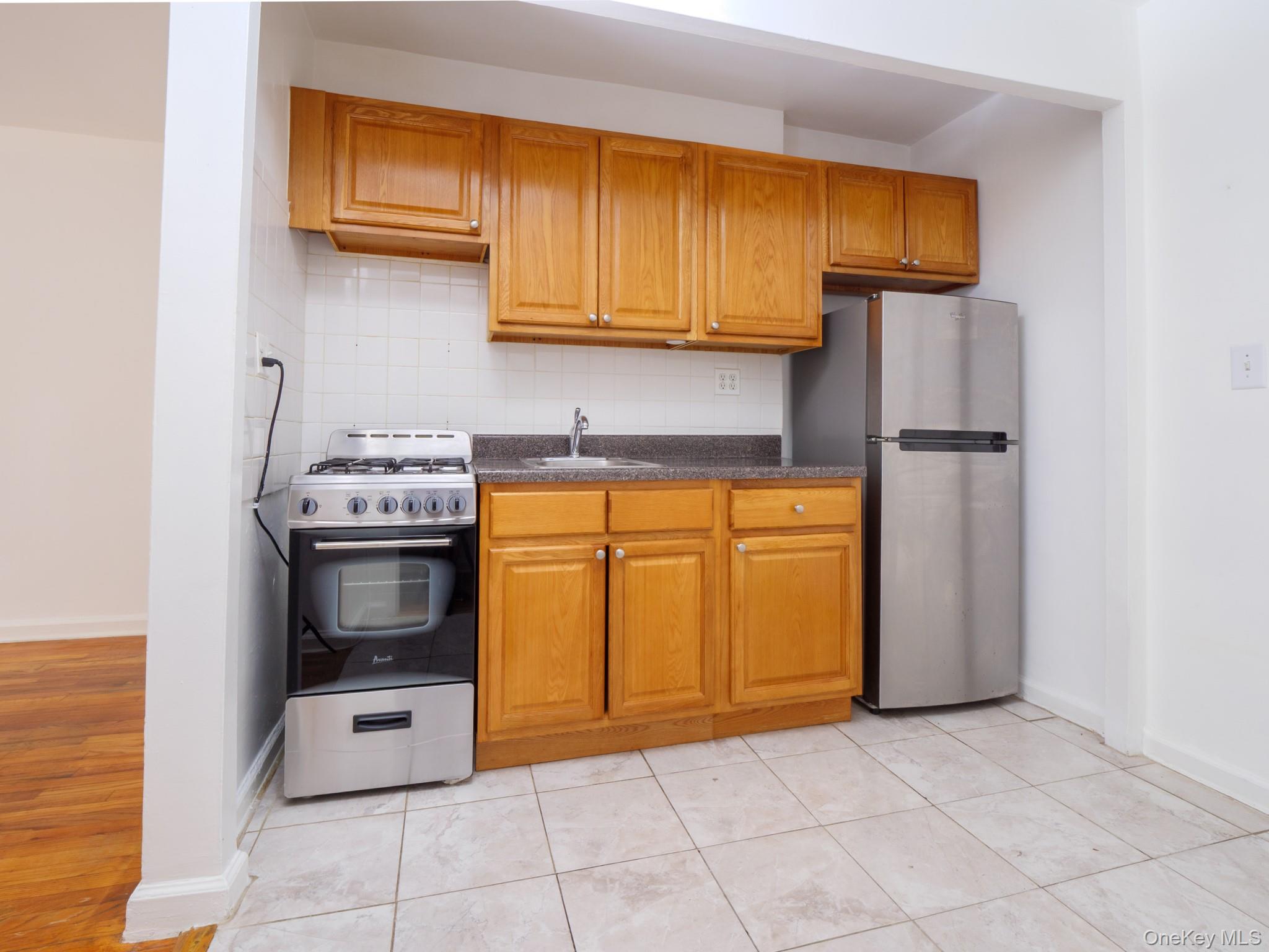 #4 photo, 34-15 74th Street, クイーンズ区 Jackson Heights , NY 11372