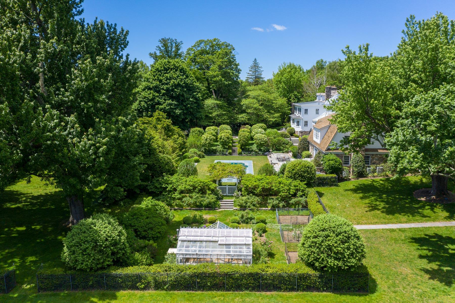 #8 photo, 2007 A/B Purchase Street, Harrison , NY 10577