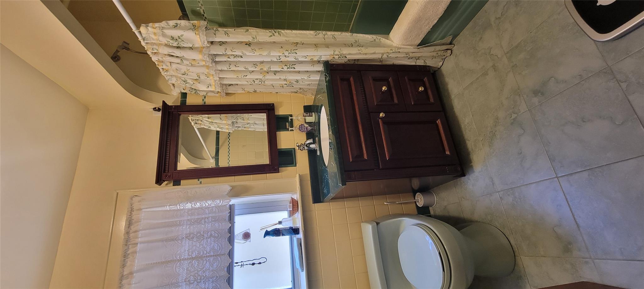 #3 photo, 9501 165th Avenue, कुईंस Howard Beach , NY 11414