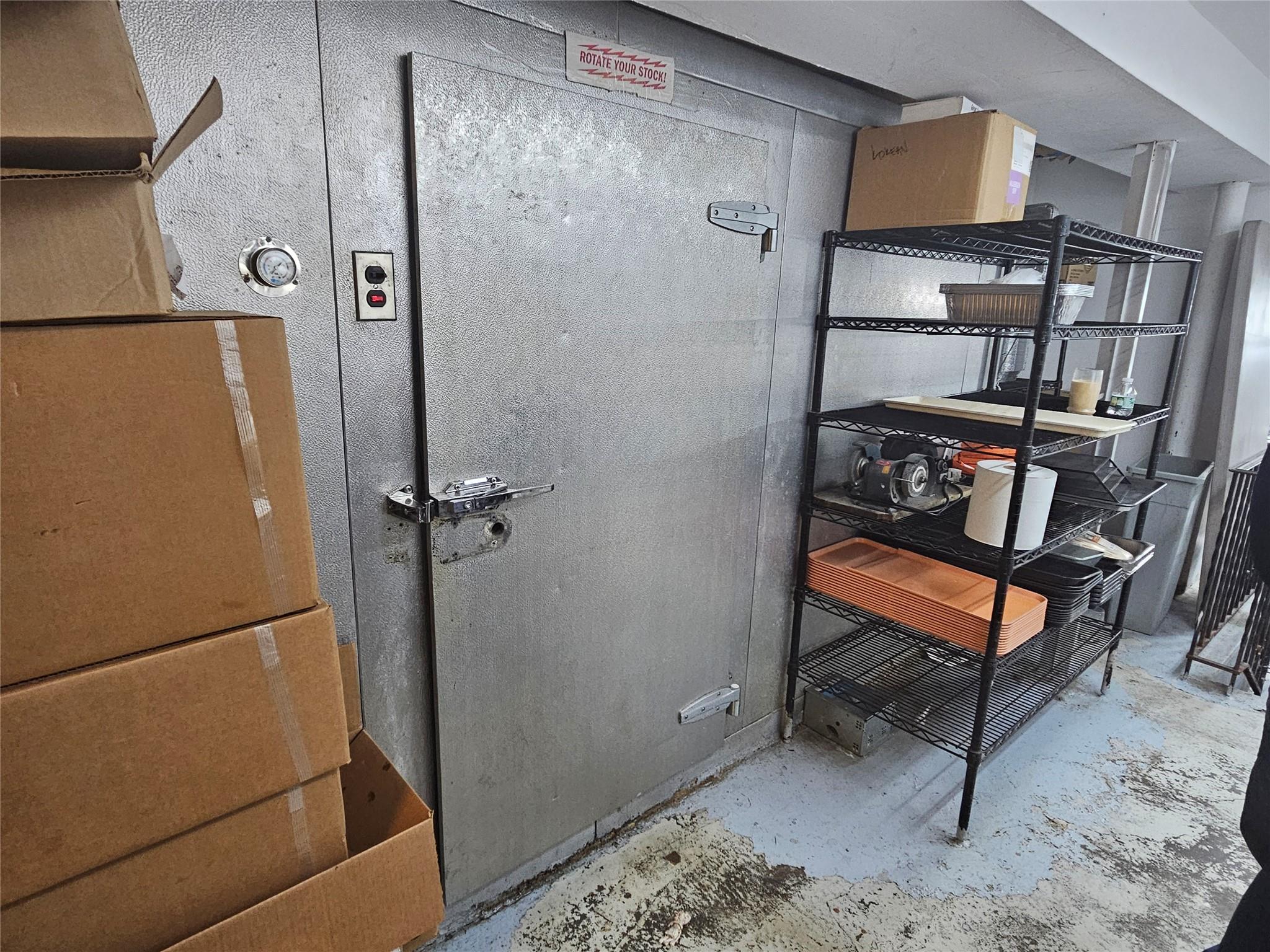 #16 photo, 69-40 Myrtle Avenue, クイーンズ区 Glendale , NY 11385