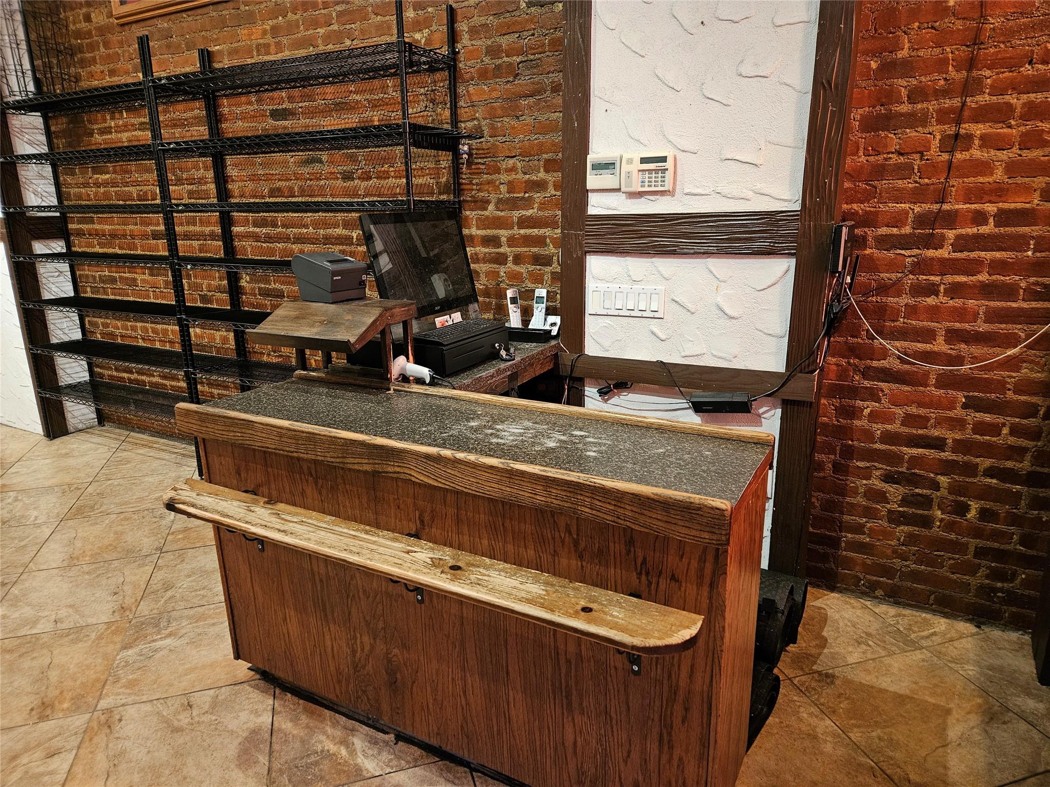 #3 photo, 69-40 Myrtle Avenue, クイーンズ区 Glendale , NY 11385